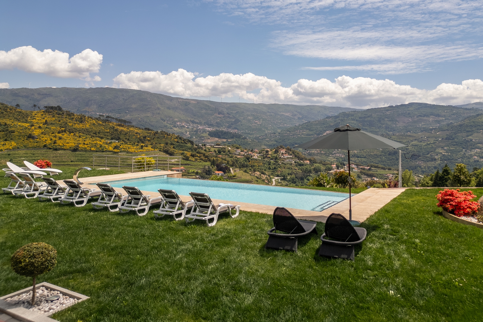 HostWise - 10BR Douro Villa with Pool 4 Host Wise Booking