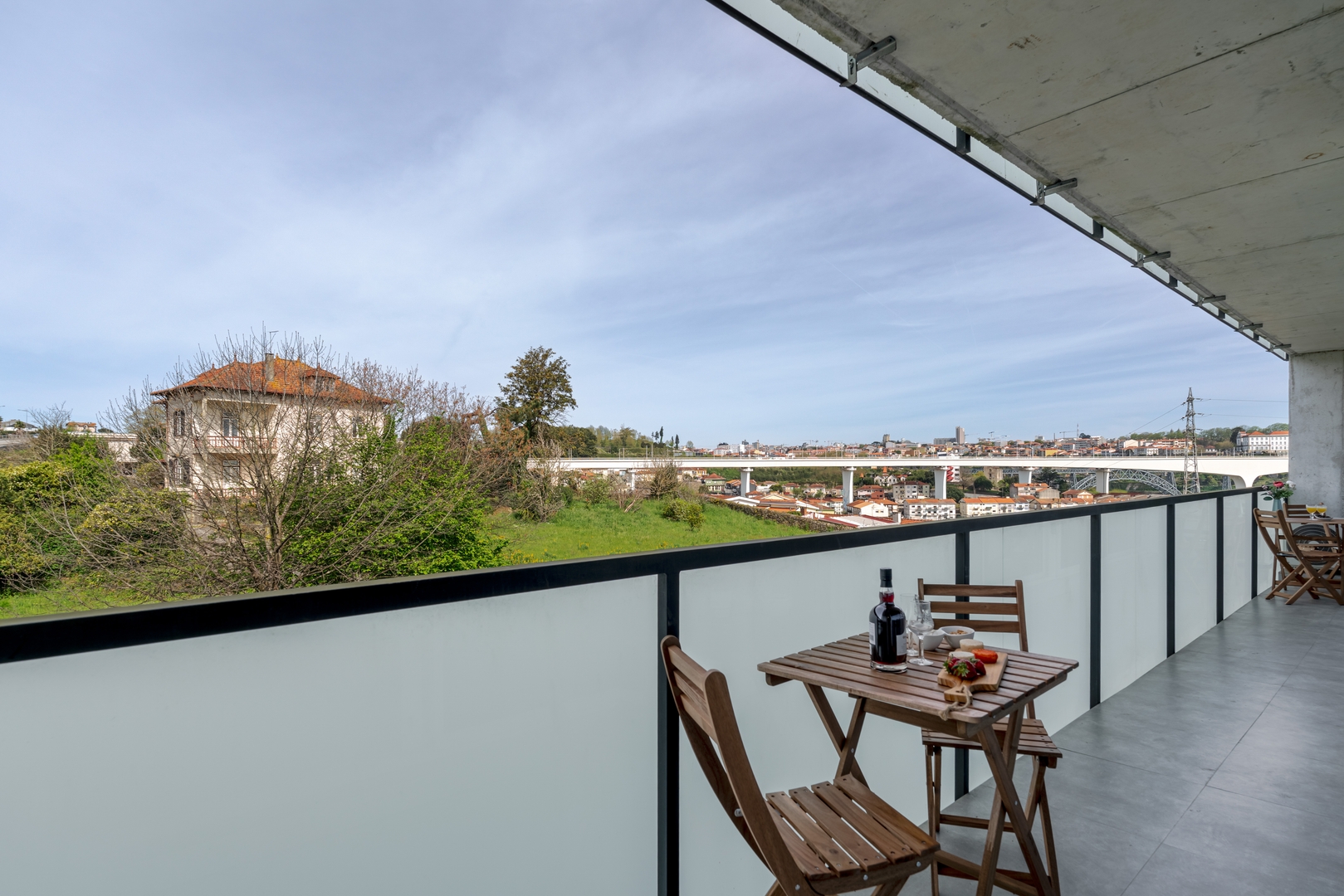 HostWise - Modern Flat w/ Balcony, Garage & Pool 27 Host Wise Booking