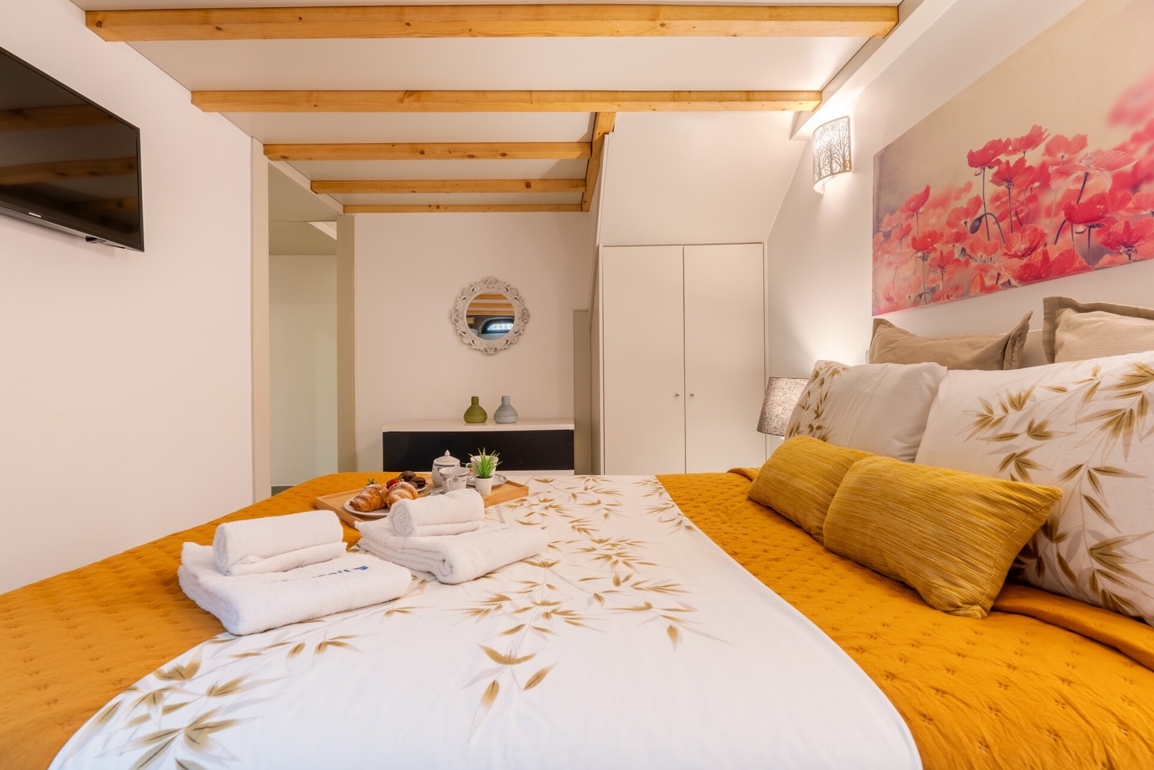 Colourful Cozy Flat by HostWise 7 Host Wise Booking