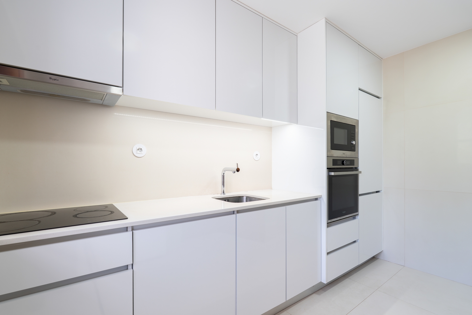 Bright & Spacious Flat by Host Wise 4 Host Wise Booking