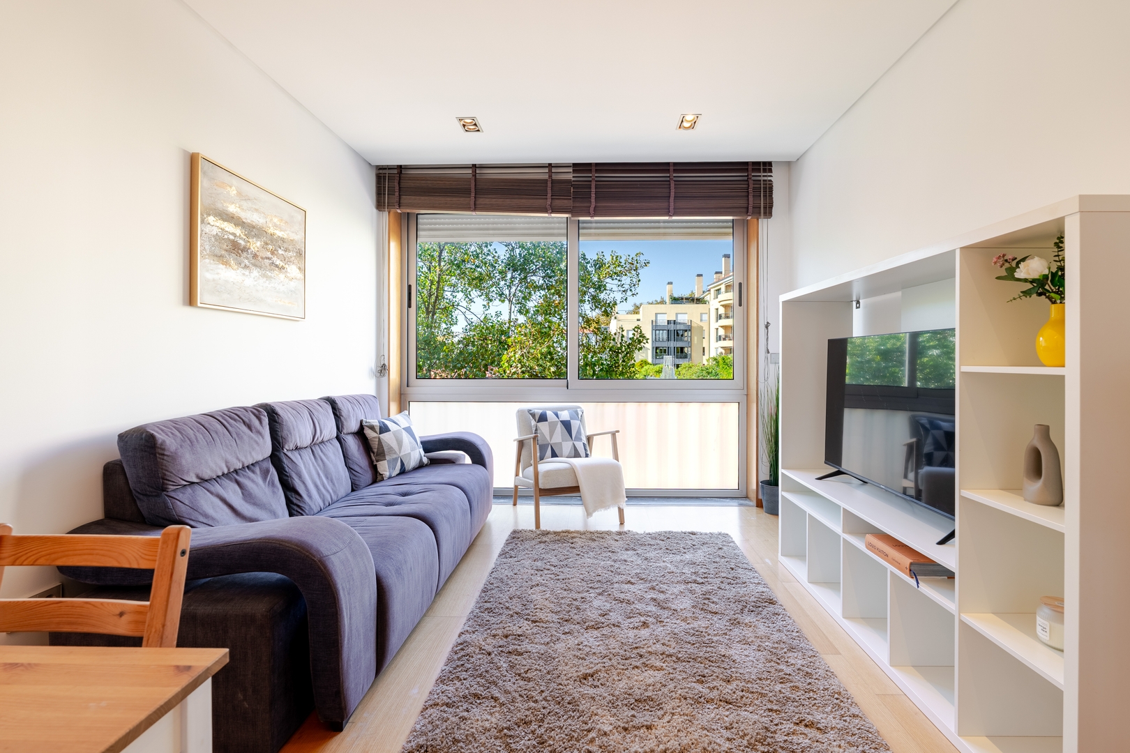 Modern Flat with Workspace in Foz by HostWise 5 Host Wise Booking