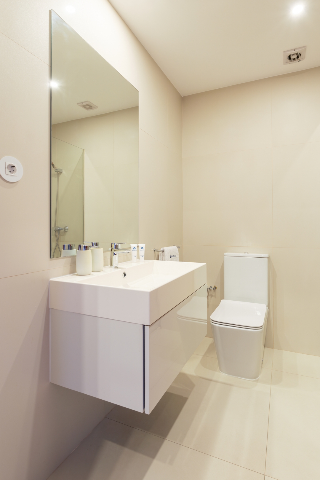 Bright & Spacious Flat by Host Wise 26 Host Wise Booking