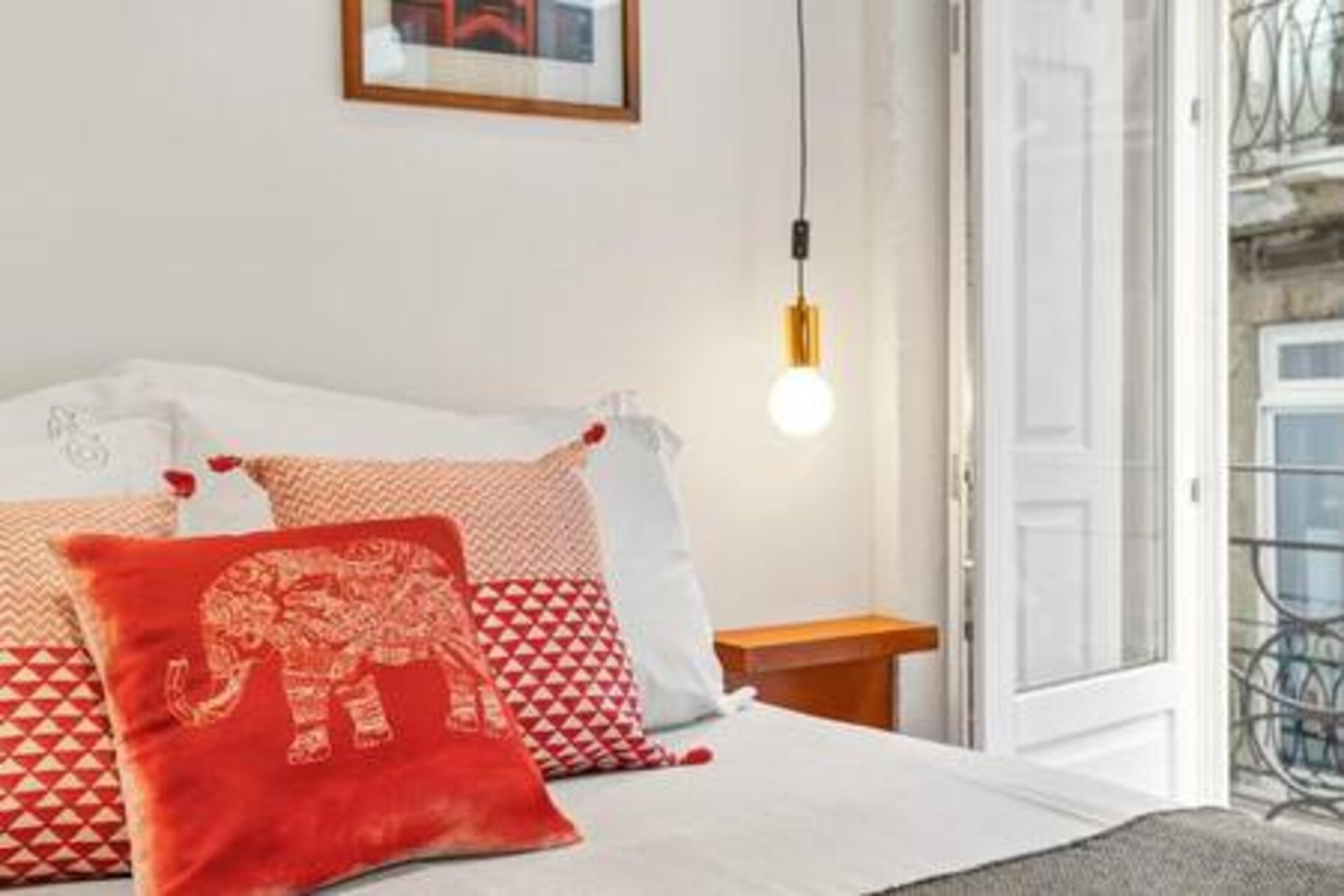 4 Trendy Studios w/ Balcony | Clérigos by HostWise 6 Host Wise Booking