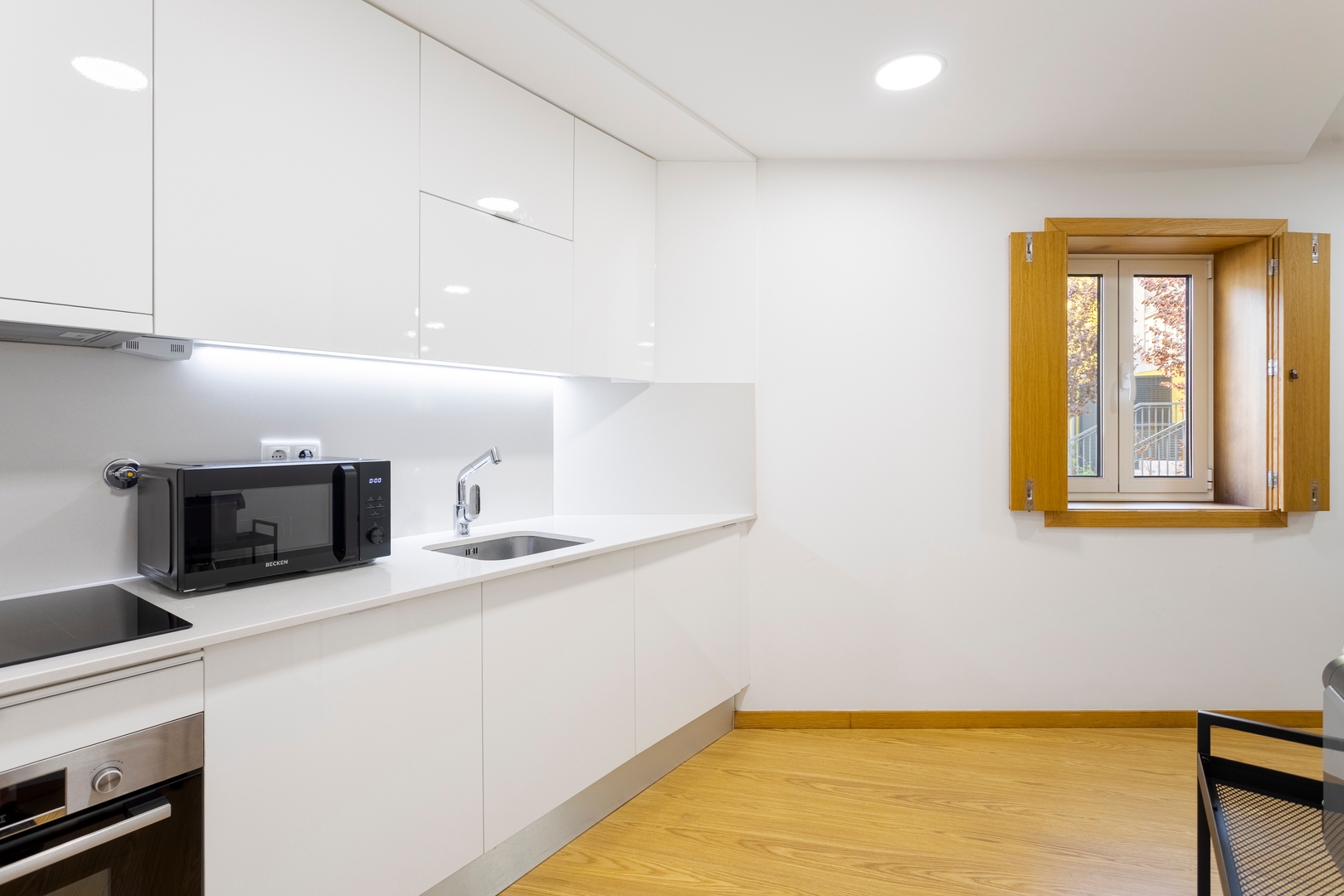 Modern & Central Flat w/ Garage by HostWise 16 Host Wise Booking