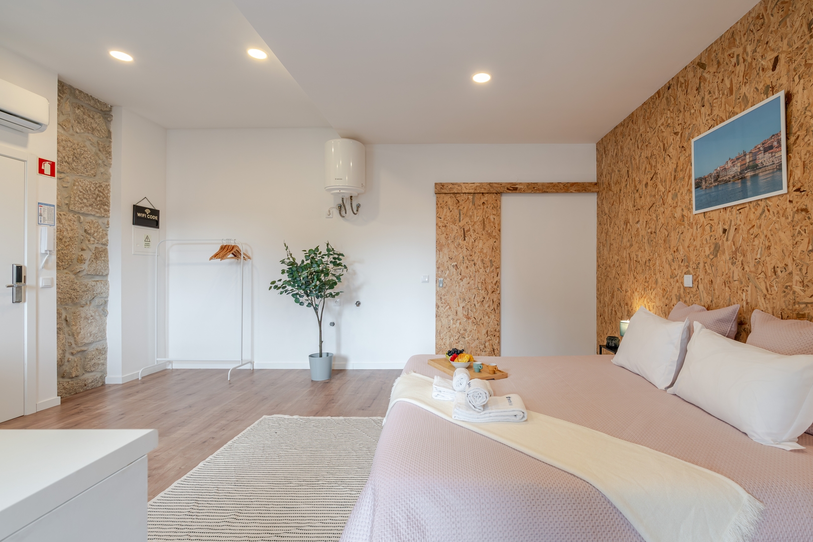 HostWise - Charming Urban Flat with a Terrace 11 Host Wise Booking