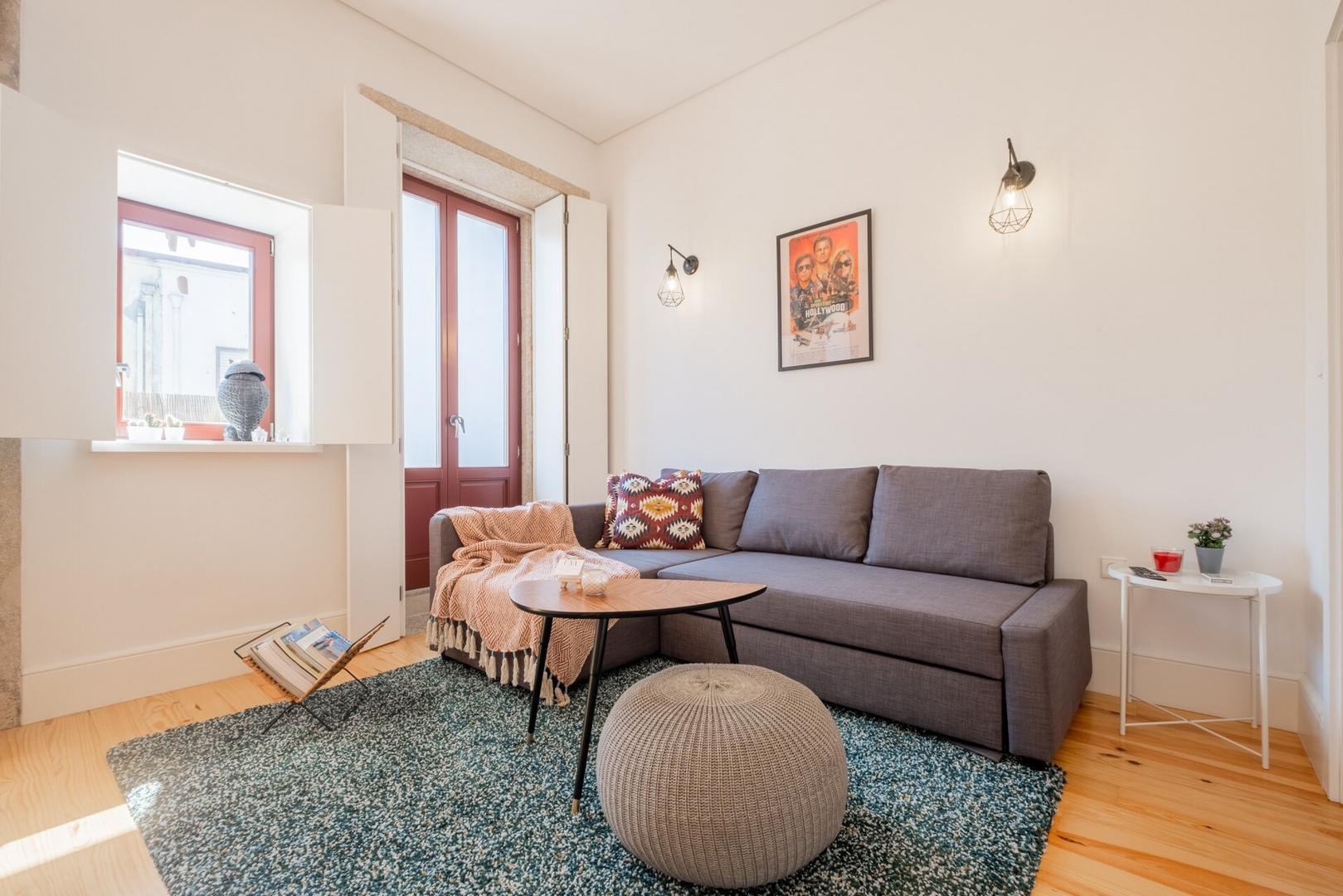 Host Wise | Sunny Downtown Apartment 11 Host Wise Booking