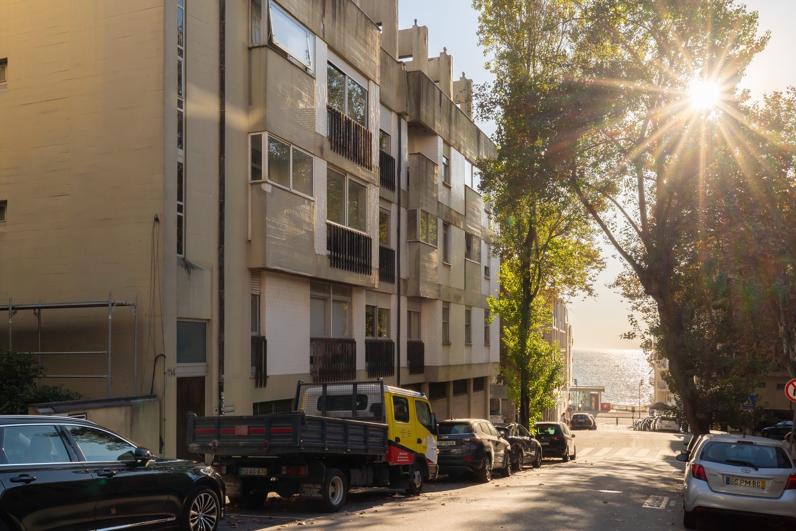 Modern Flat with Workspace in Foz by HostWise 31 Host Wise Booking