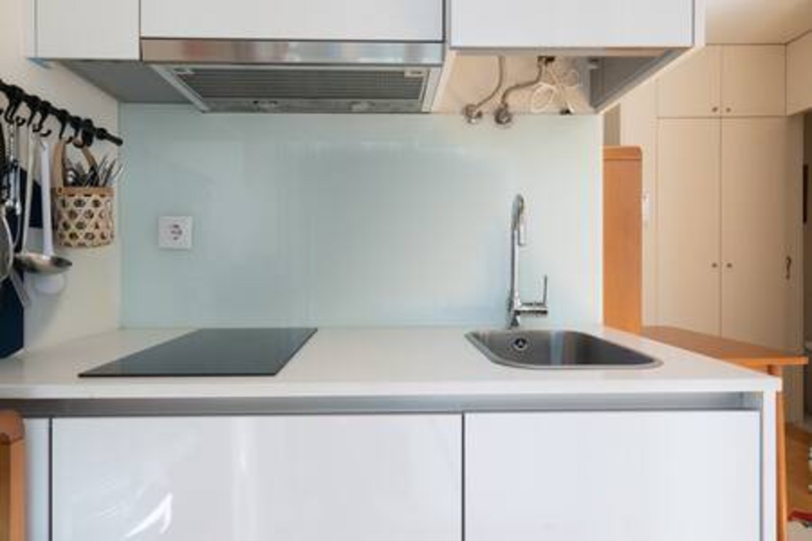 4 Trendy Studios w/ Balcony | Clérigos by HostWise 11 Host Wise Booking