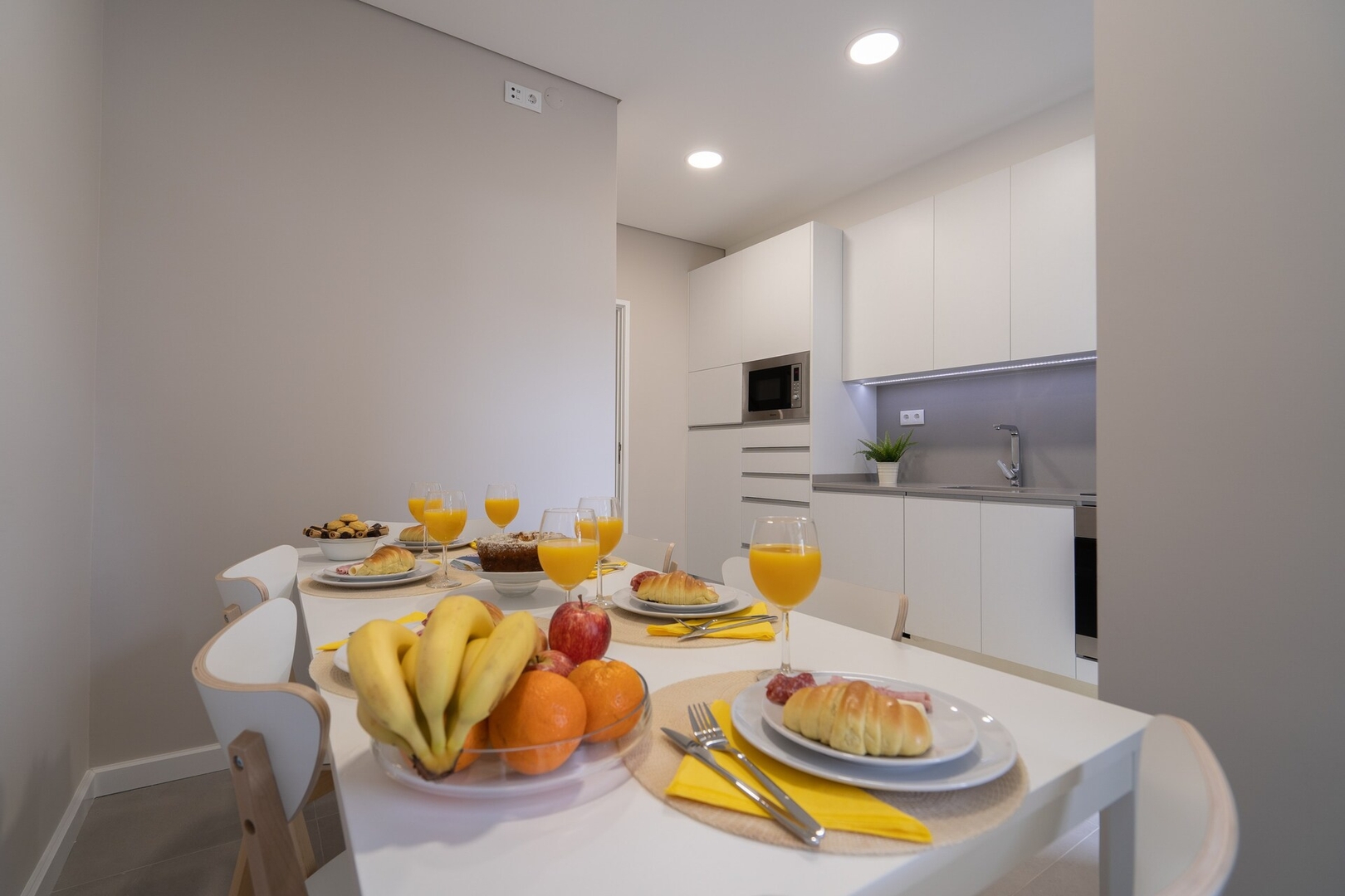 HostWise - Deluxe Bright Flat w/ Netflix 66 Host Wise Booking