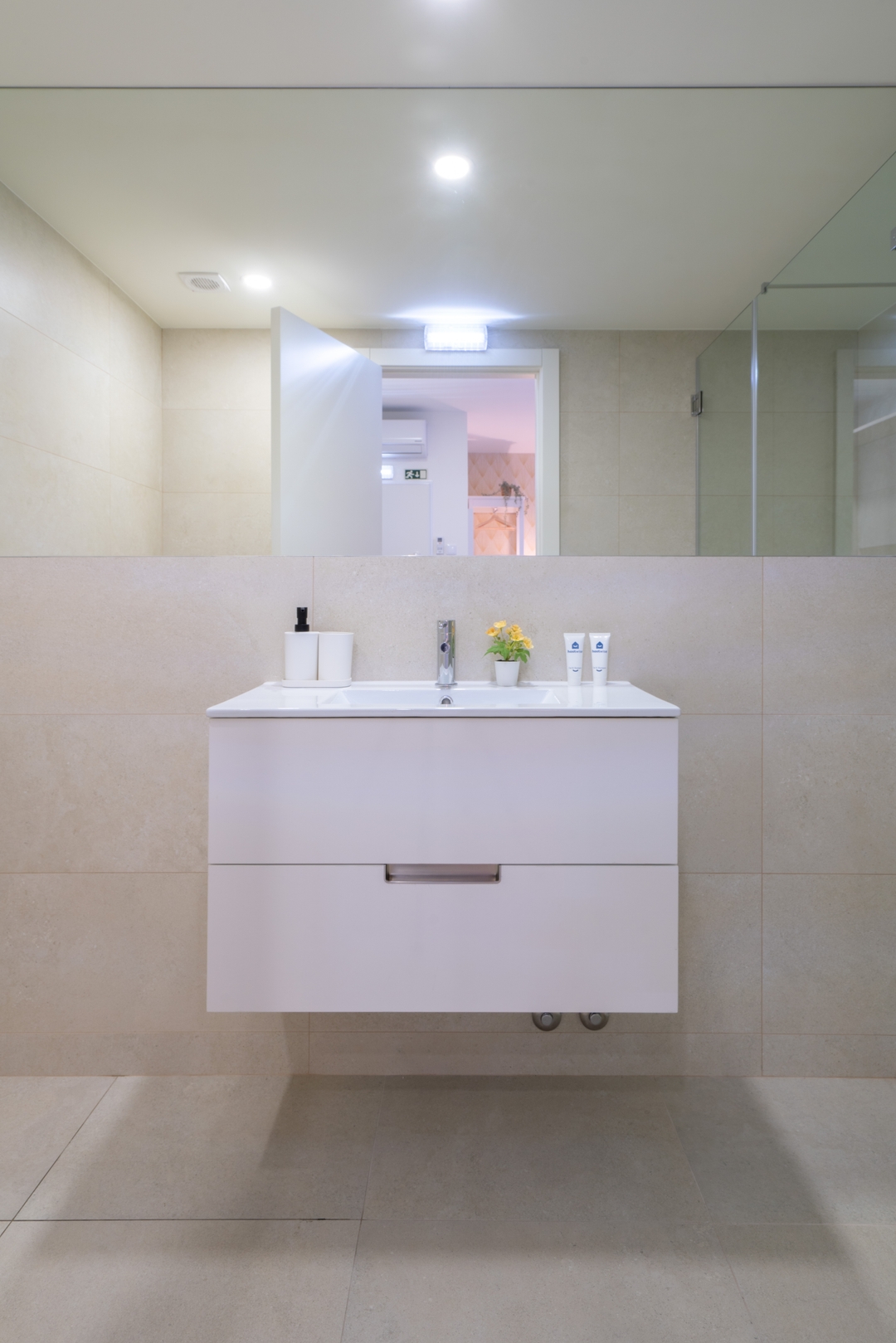 Bright Studios with Patios in Porto by HostWise 16 Host Wise Booking