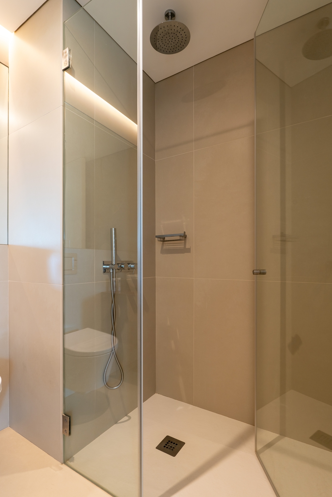 Stylish Home with Balcony & Garage by HostWise 28 Host Wise Booking