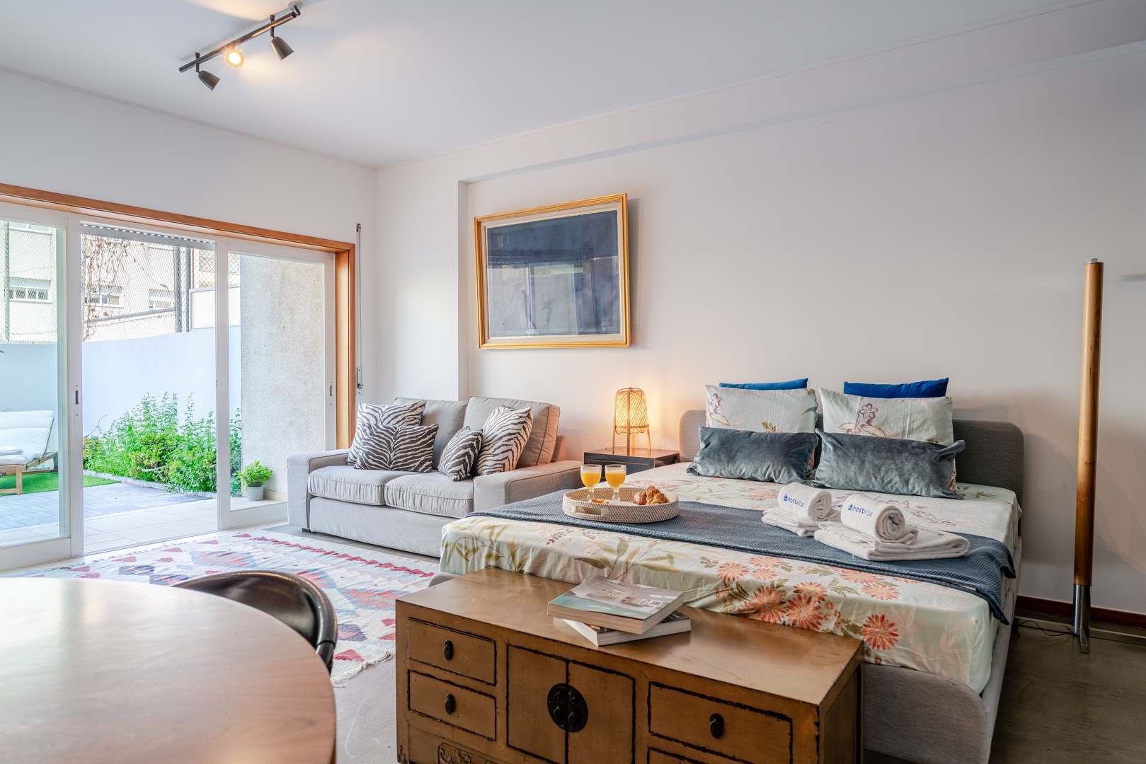 HostWise – Modern Flat w/ Terrace | Near the Beach 11 Host Wise Booking
