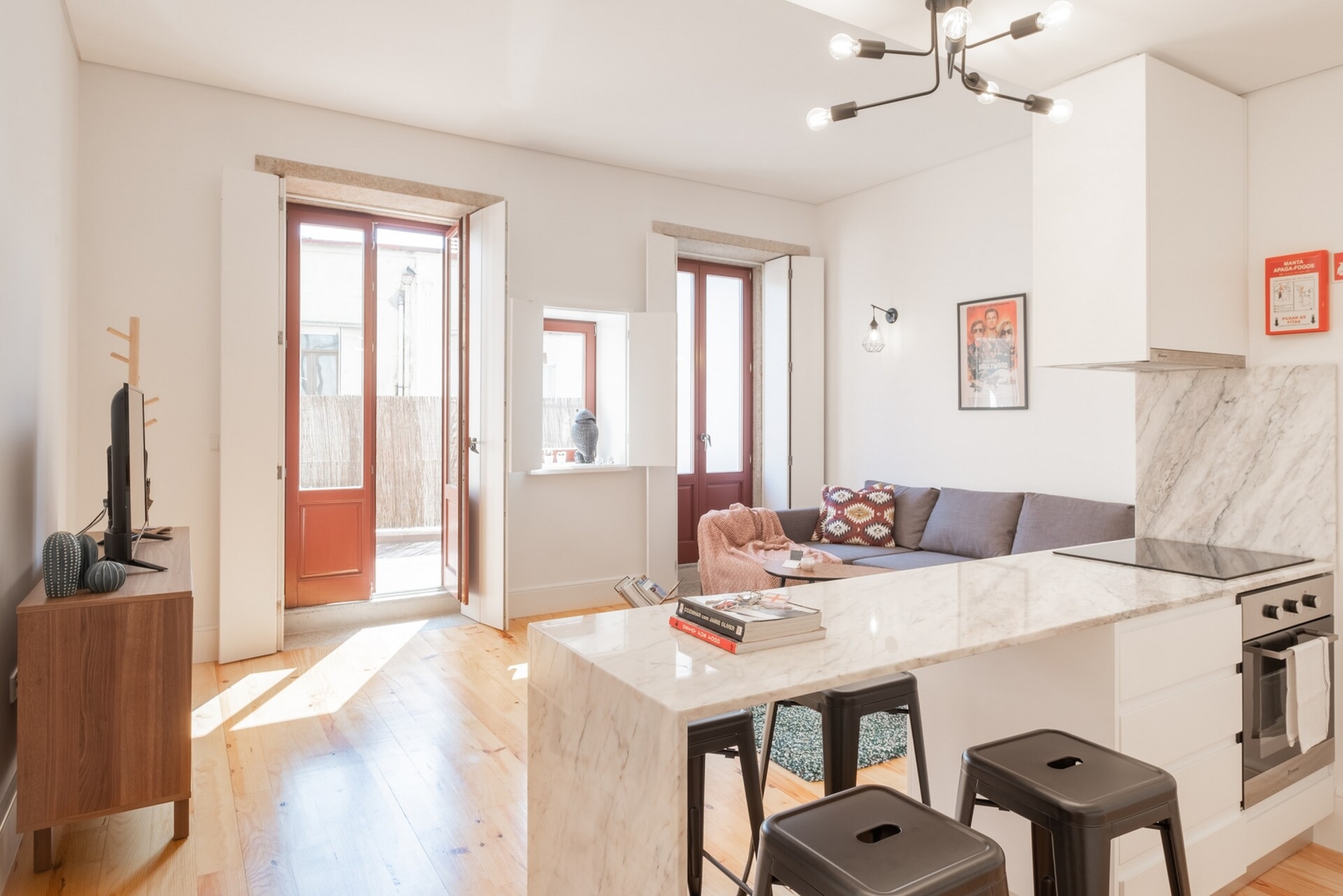 Host Wise | Sunny Downtown Apartment 16 Host Wise Booking