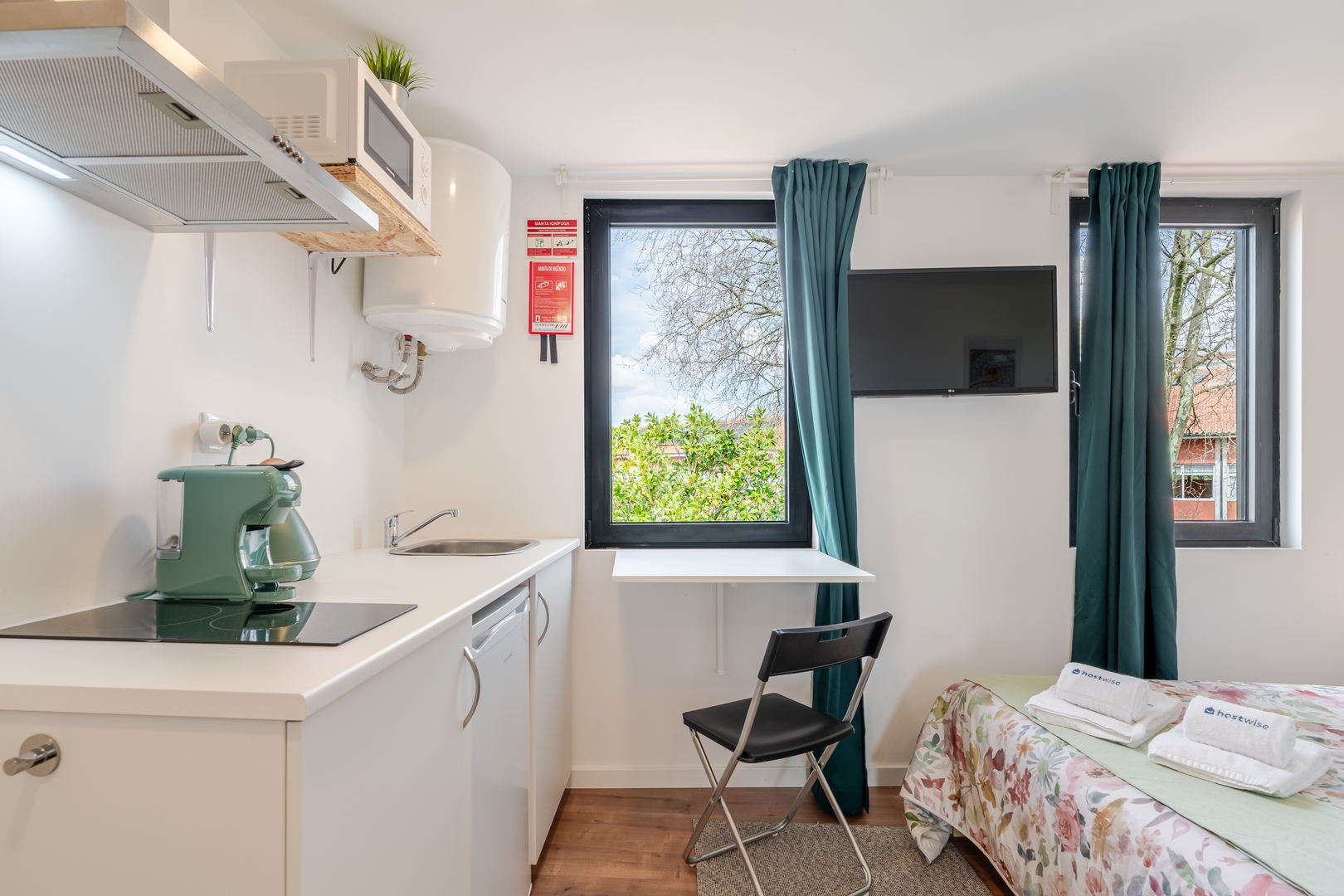 HostWise - Bright & Cozy Studio 11 Host Wise Booking