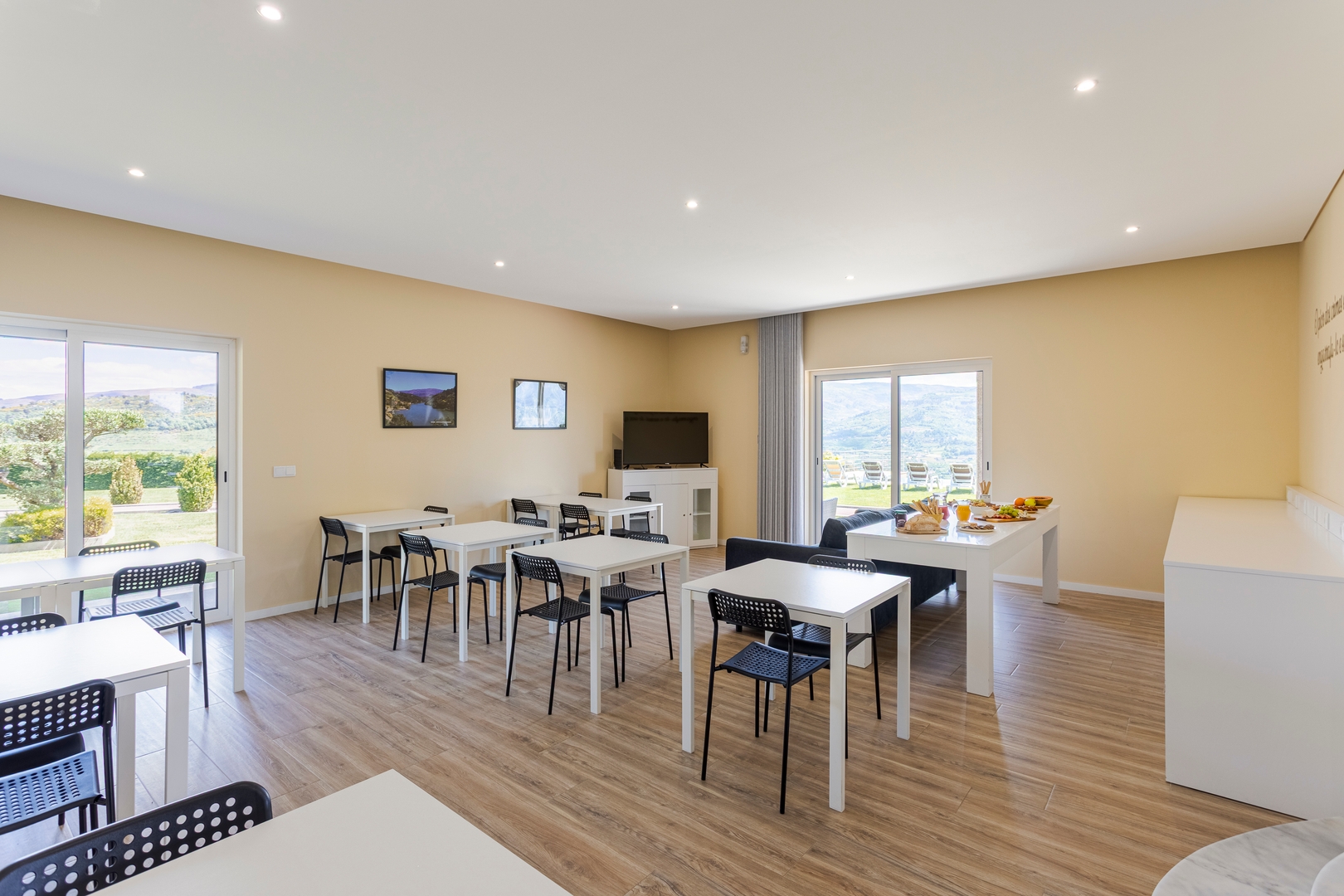 HostWise - 10BR Douro Villa with Pool 57 Host Wise Booking