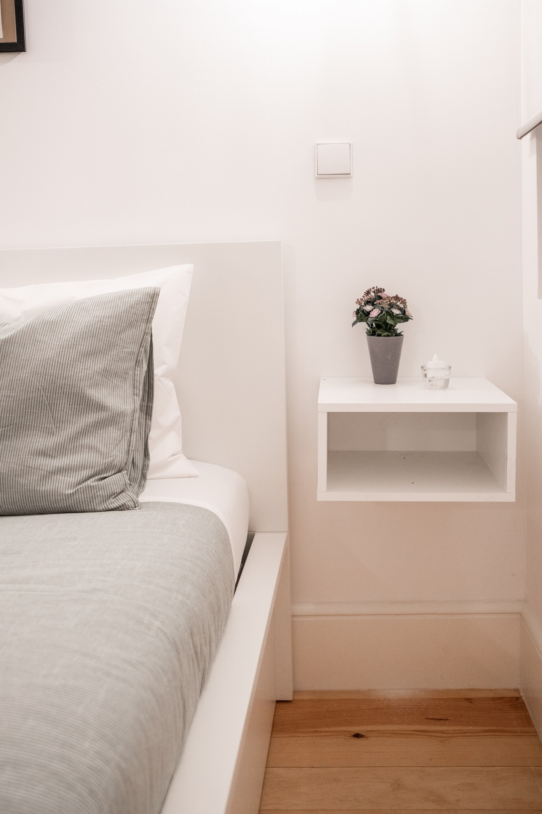 Host Wise | Sunny Downtown Apartment 9 Host Wise Booking
