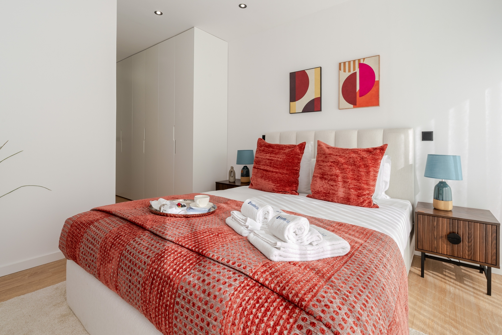 Urban Terrace & Stylish Living Spaces by HostWise 3 Host Wise Booking