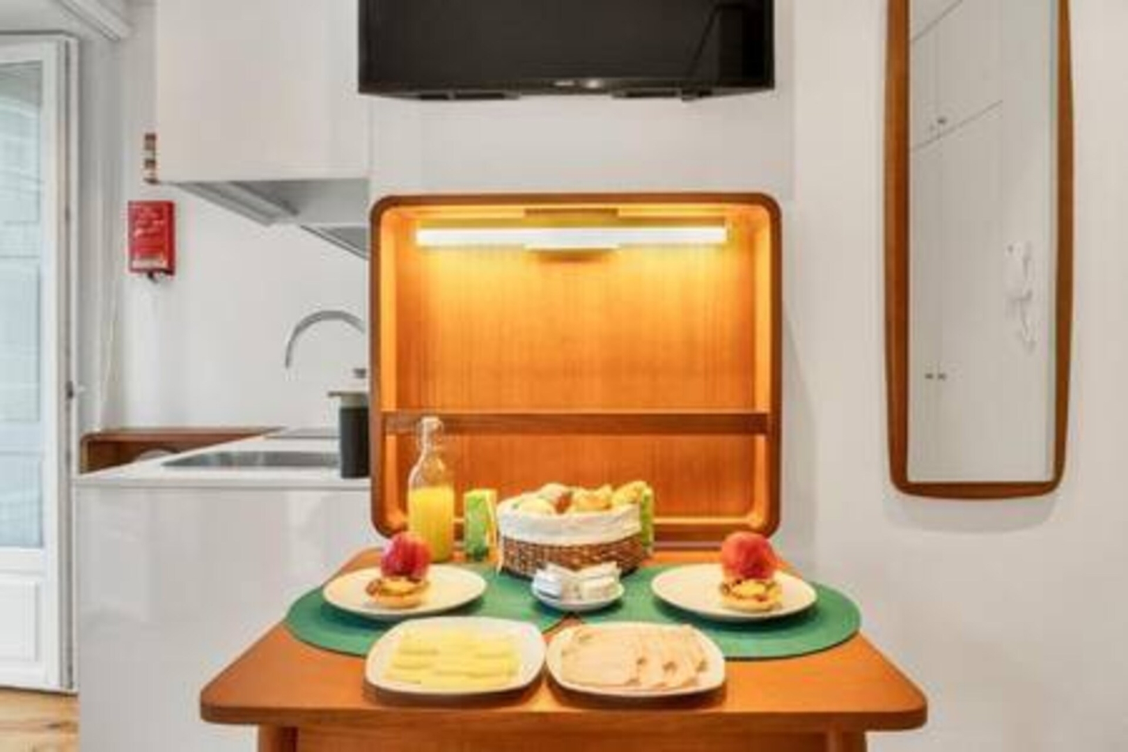 4 Trendy Studios w/ Balcony | Clérigos by HostWise 9 Host Wise Booking