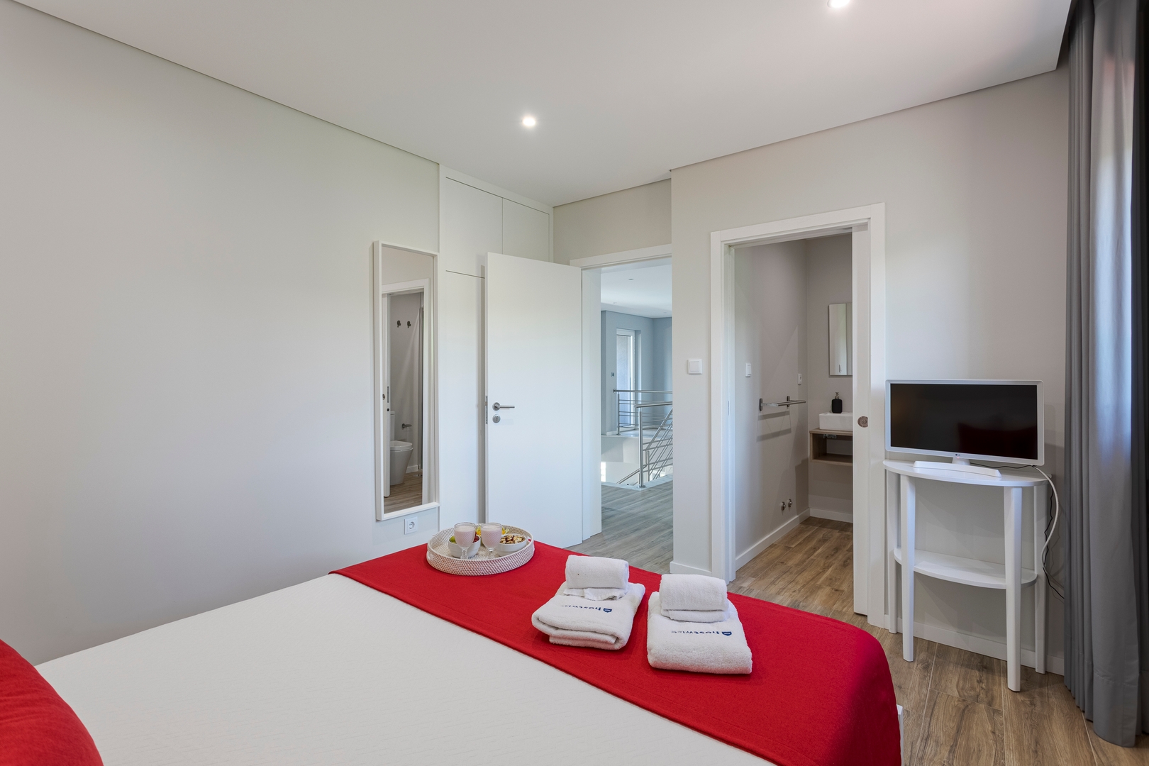HostWise – Douro View Villa w/ 10 Suites & Pool 1 Host Wise Booking