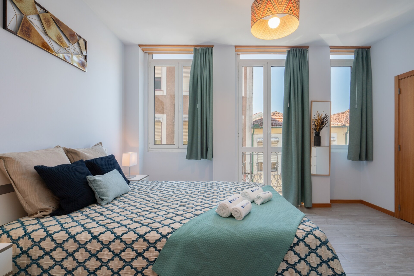HostWise - Welcoming Flats w/ Jacuzzi & Terrace 5 Host Wise Booking