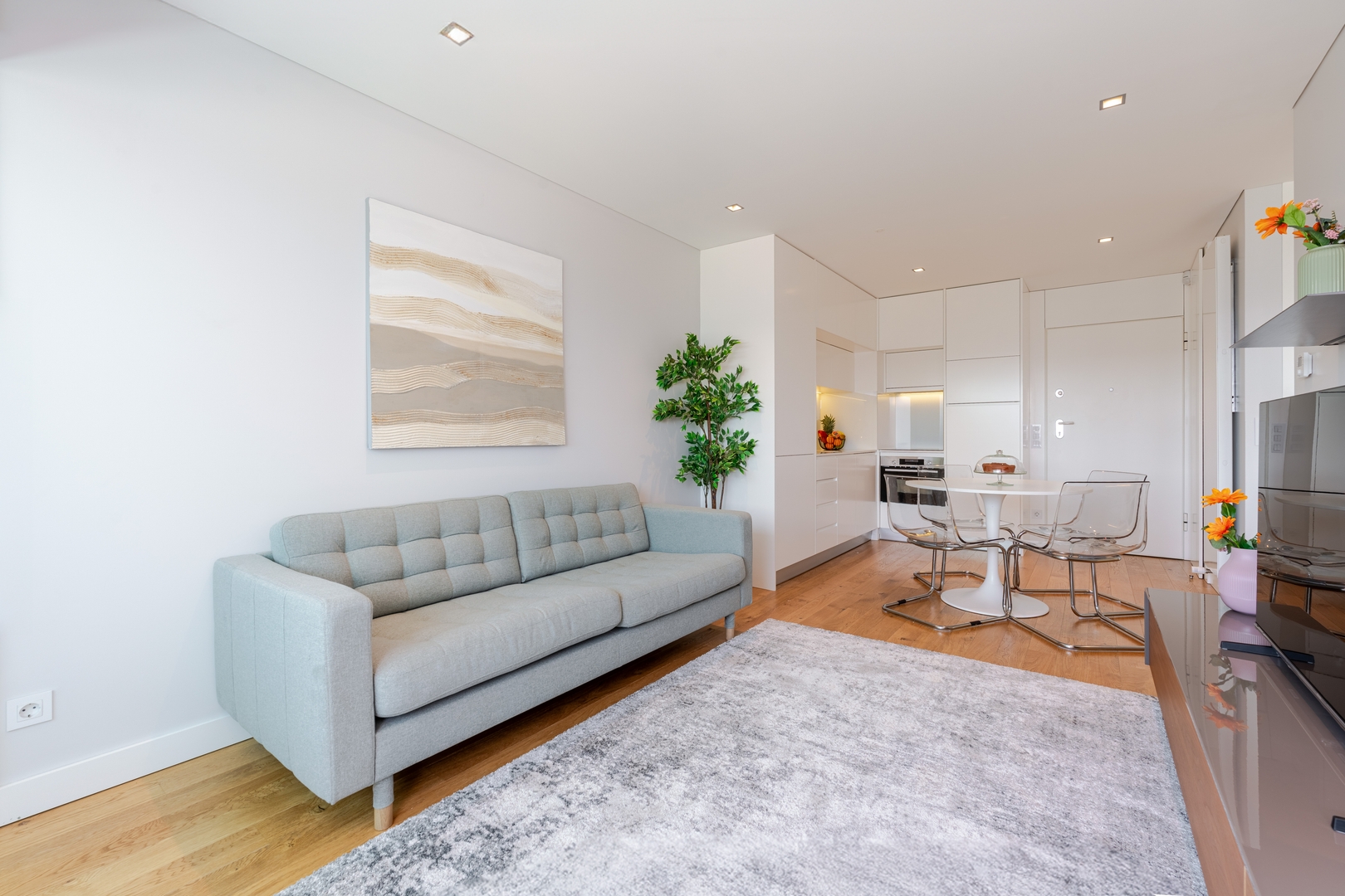 Stylish Home with Balcony & Garage by HostWise 19 Host Wise Booking