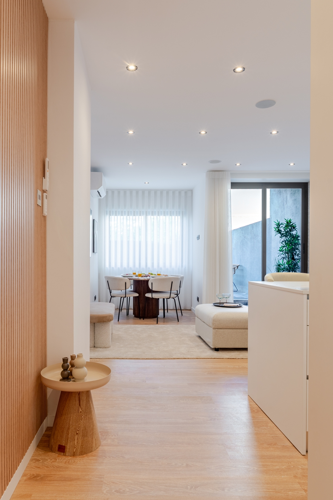 Urban Terrace & Stylish Living Spaces by HostWise 7 Host Wise Booking