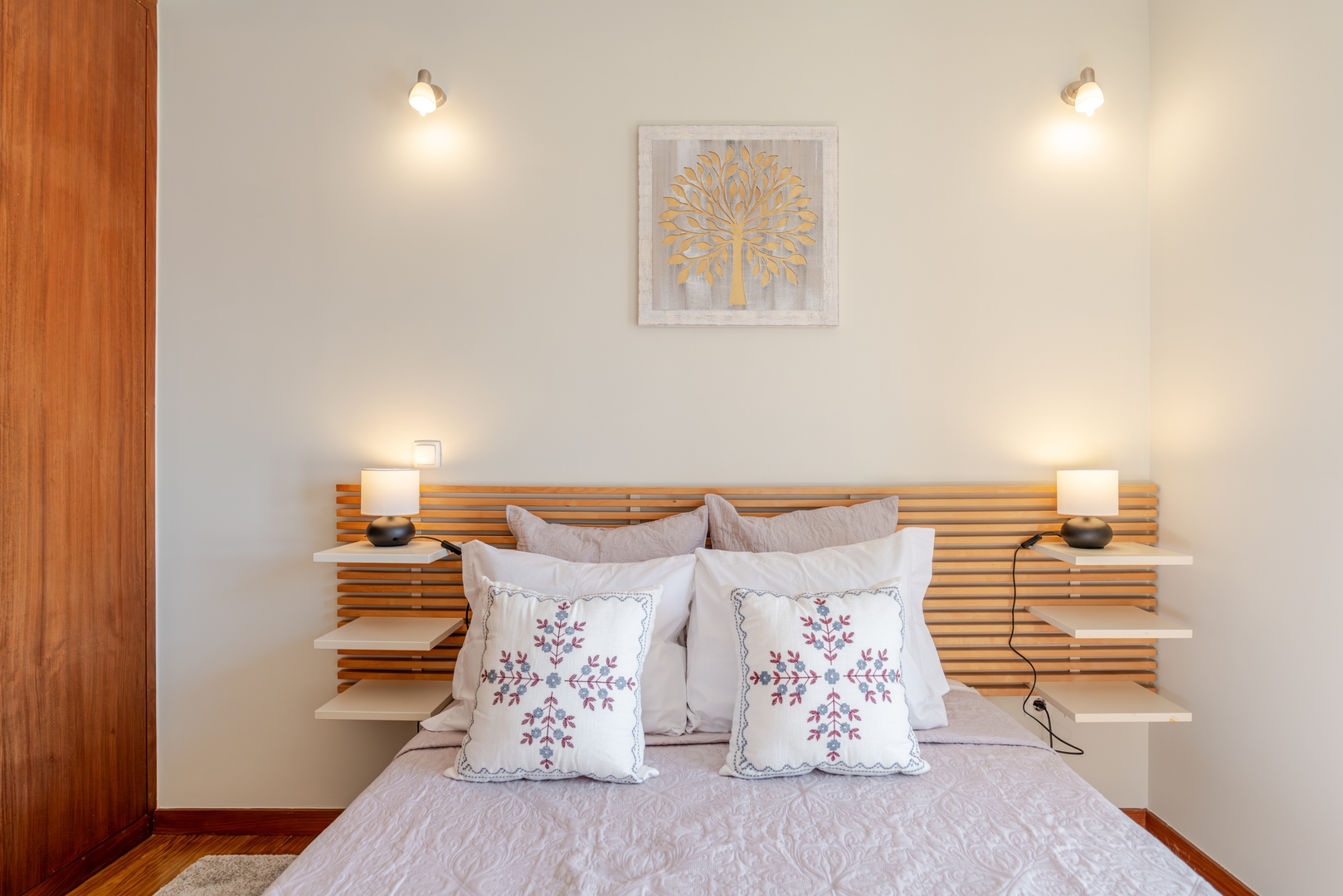 HostWise - Bright & Airy Flat w/ Balcony 8 Host Wise Booking