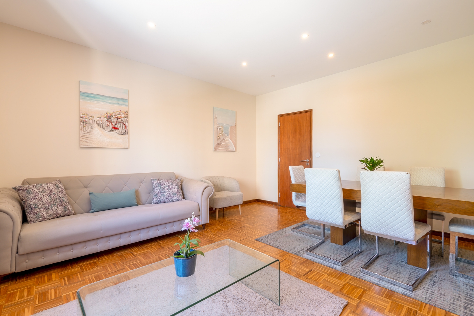 Bright & Spacious Flat by Host Wise Host Wise Booking