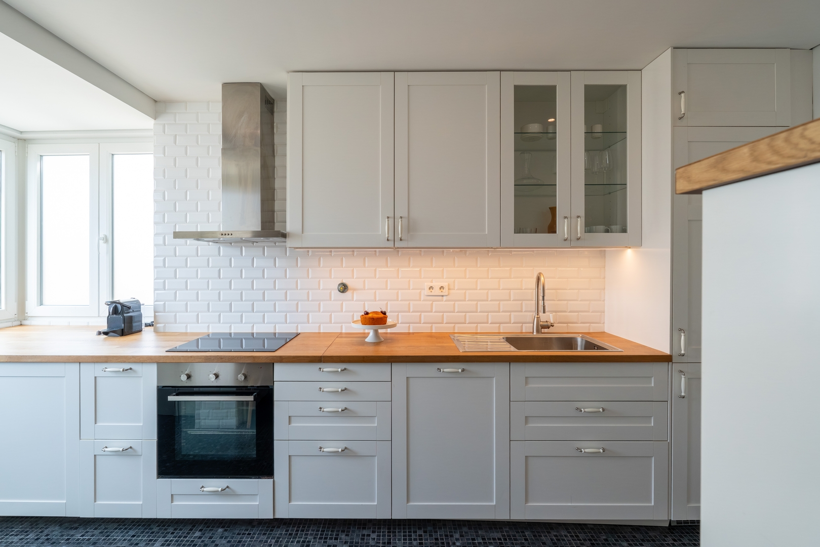 HostWise - Bright & Spacious Flat w/ Garage 31 Host Wise Booking