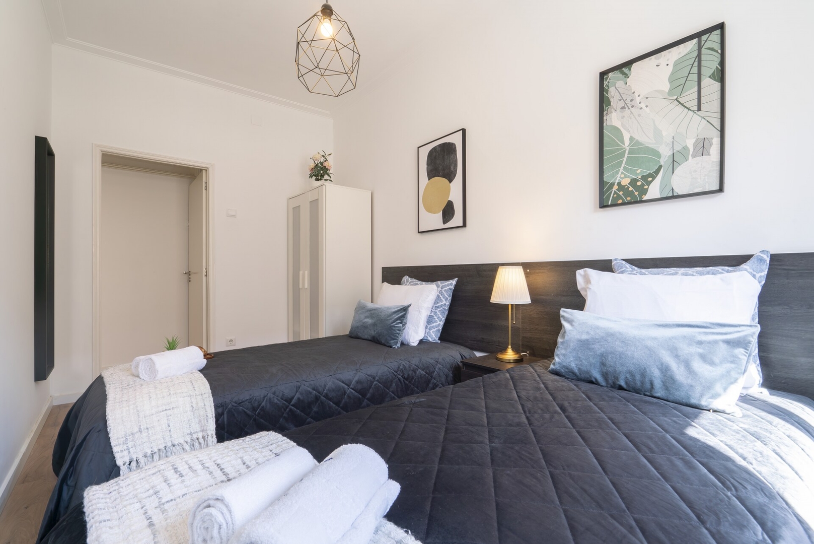 Host Wise - Comfy Minimalist Flat 12 Host Wise Booking