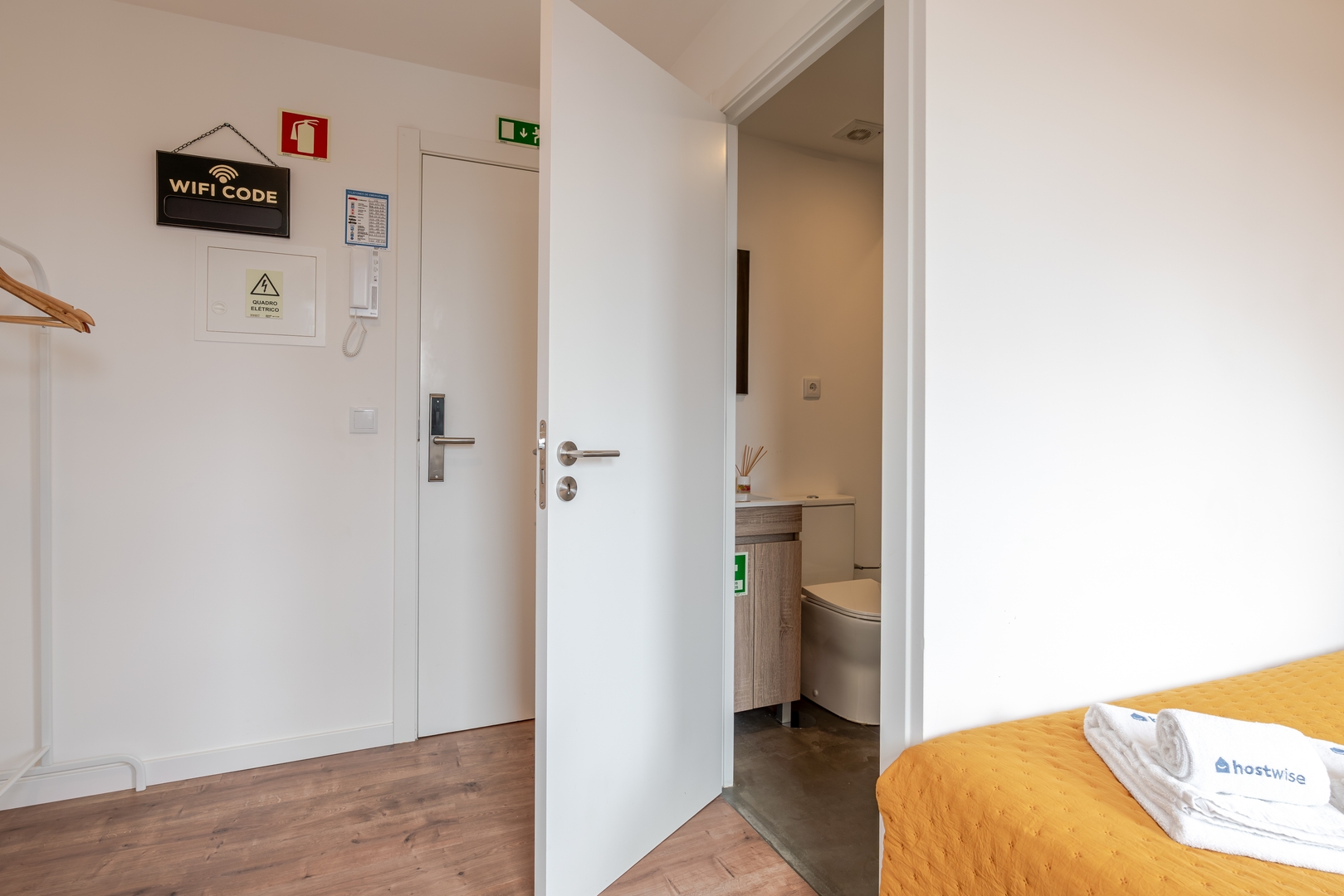 HostWise - Airy & Bright Studio 17 Host Wise Booking