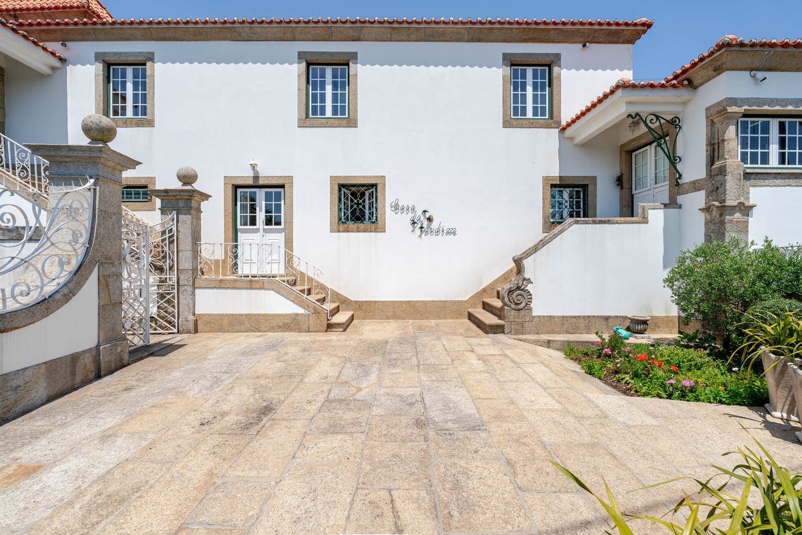 HostWise - Modern Comfort & Shared Pool in Paredes 50 Host Wise Booking