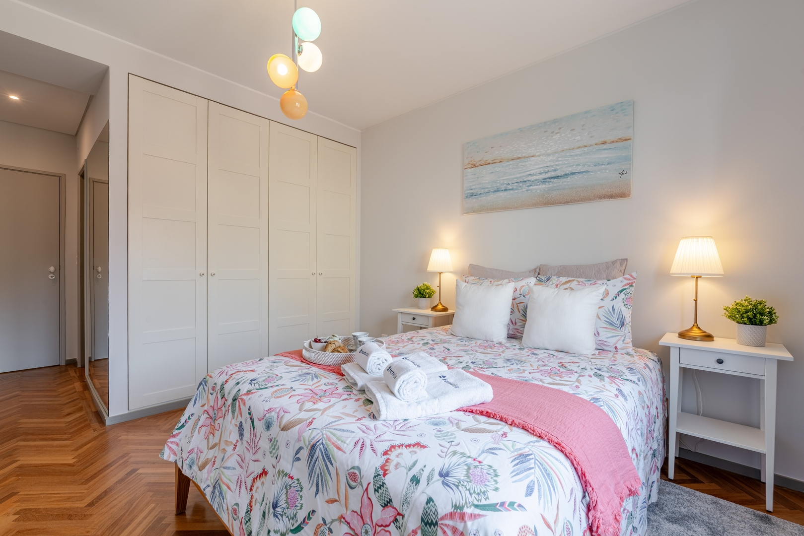 HostWise - Bright & Spacious Flat w/ Garage 15 Host Wise Booking