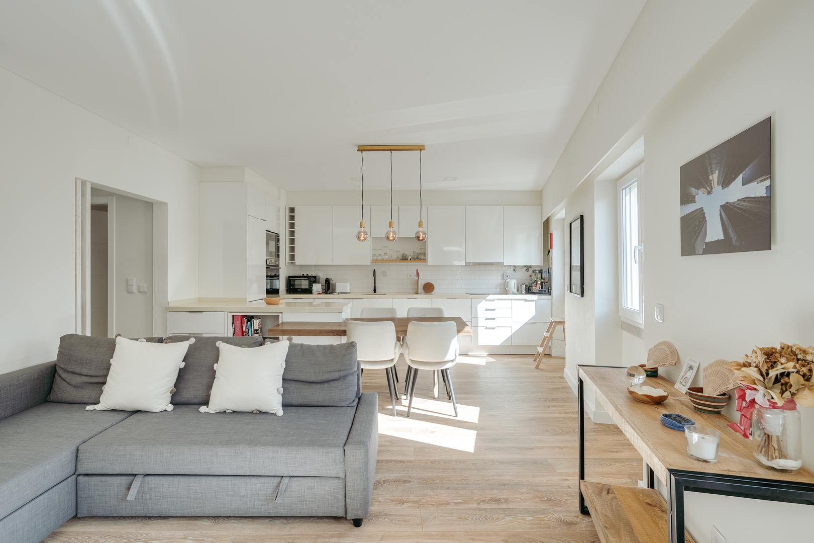 HostWise – Flat w/ Balcony & Workspace 18 Host Wise Booking