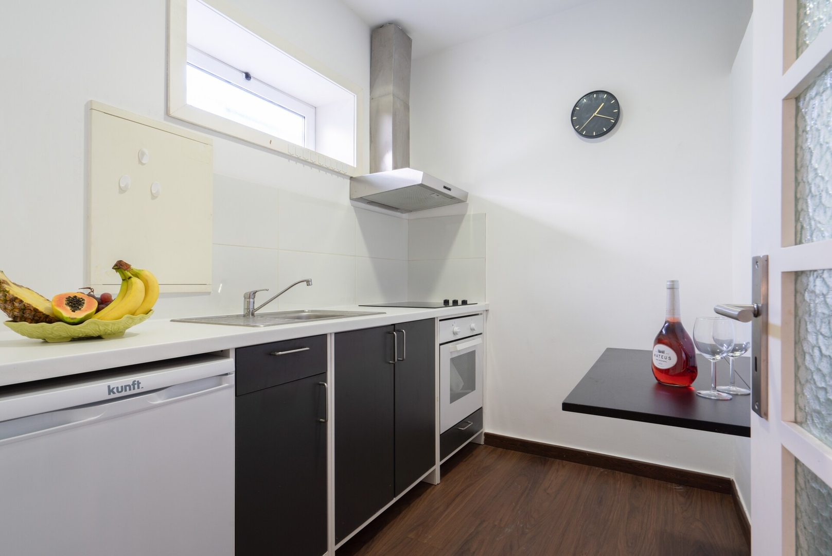 Host Wise - 2 Rustic Colorful Flats | Terrace 17 Host Wise Booking