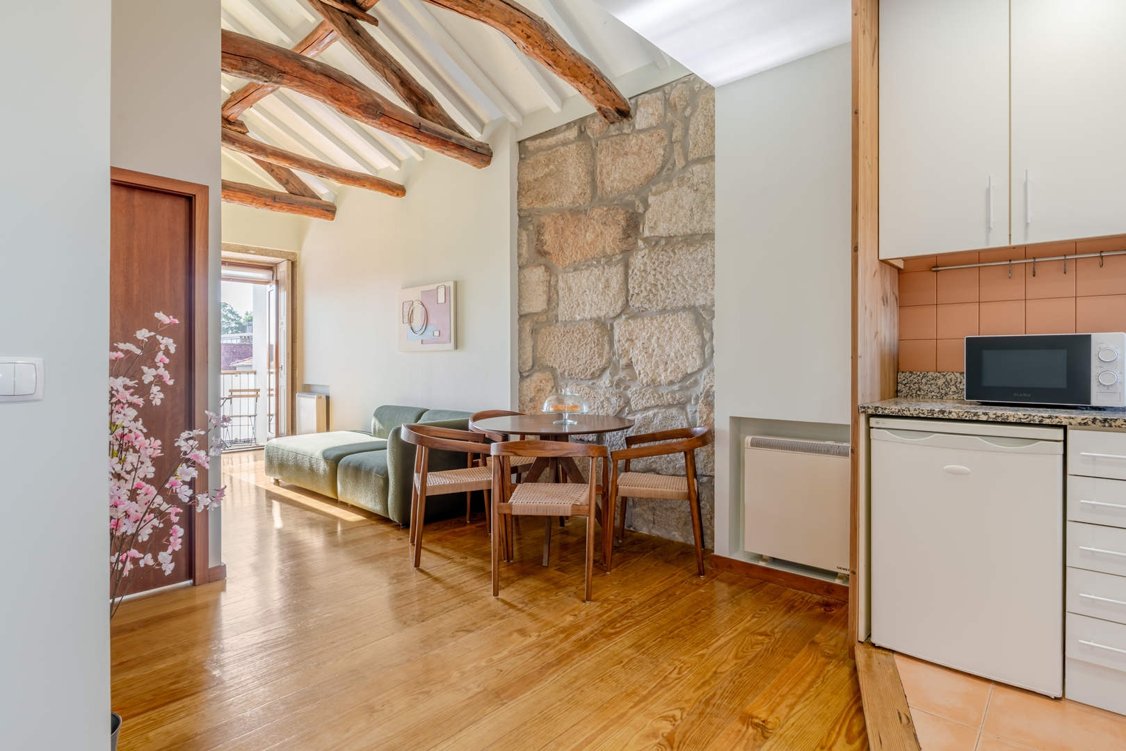 Twin Picaria Balcony Suites by HostWise 44 Host Wise Booking