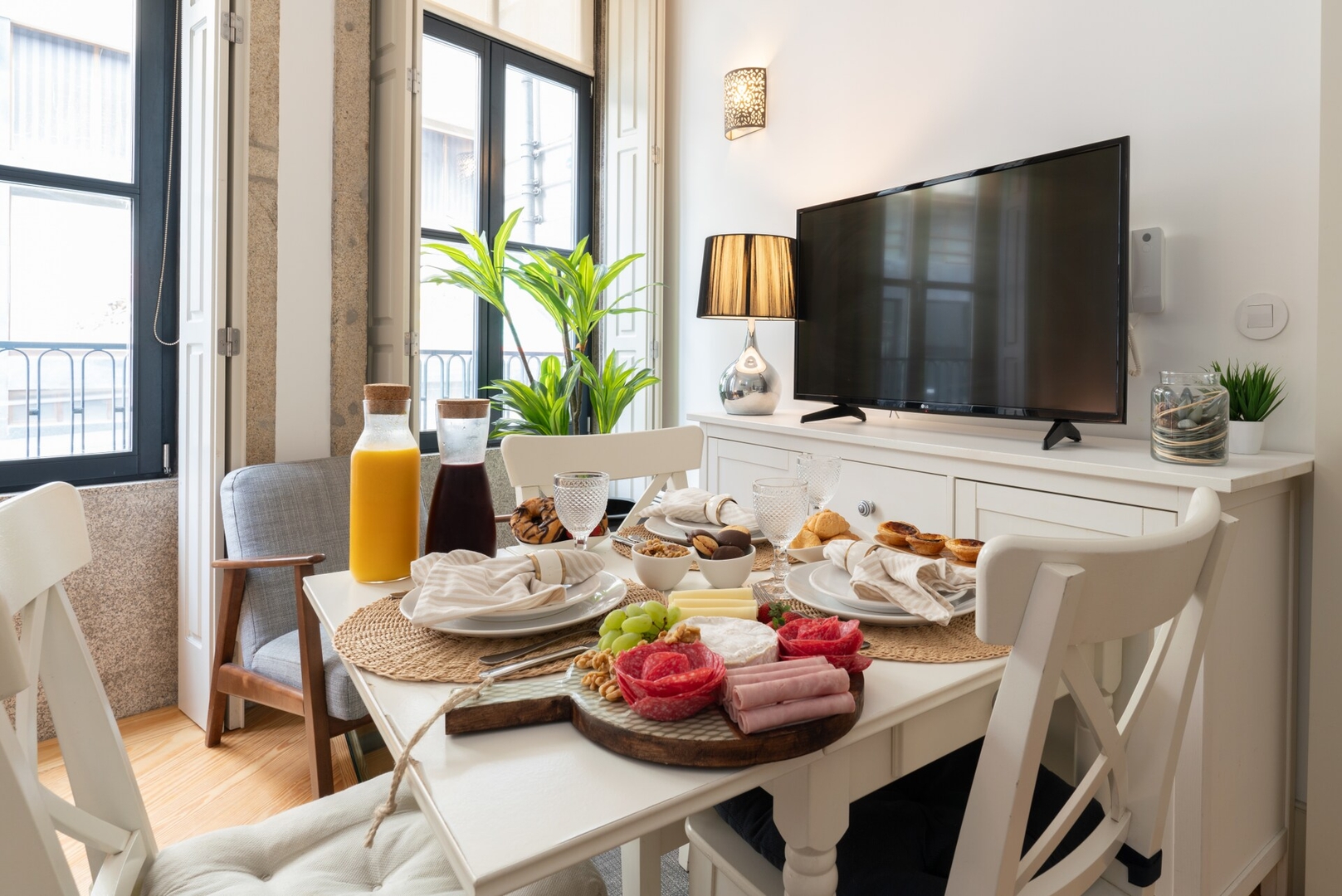 Colourful Cozy Flat by HostWise 24 Host Wise Booking