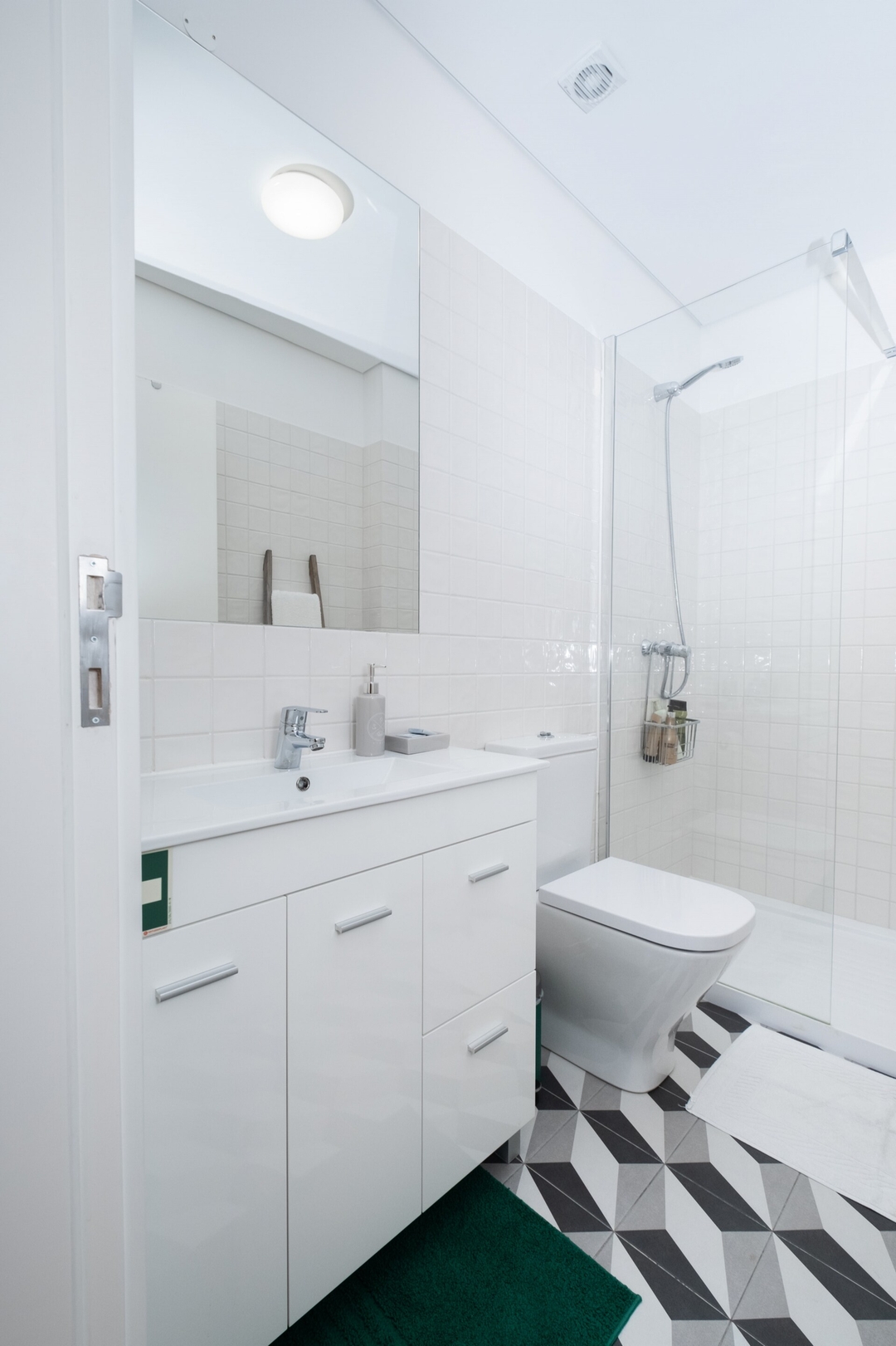 Host Wise | Sunny Downtown Apartment 4 Host Wise Booking