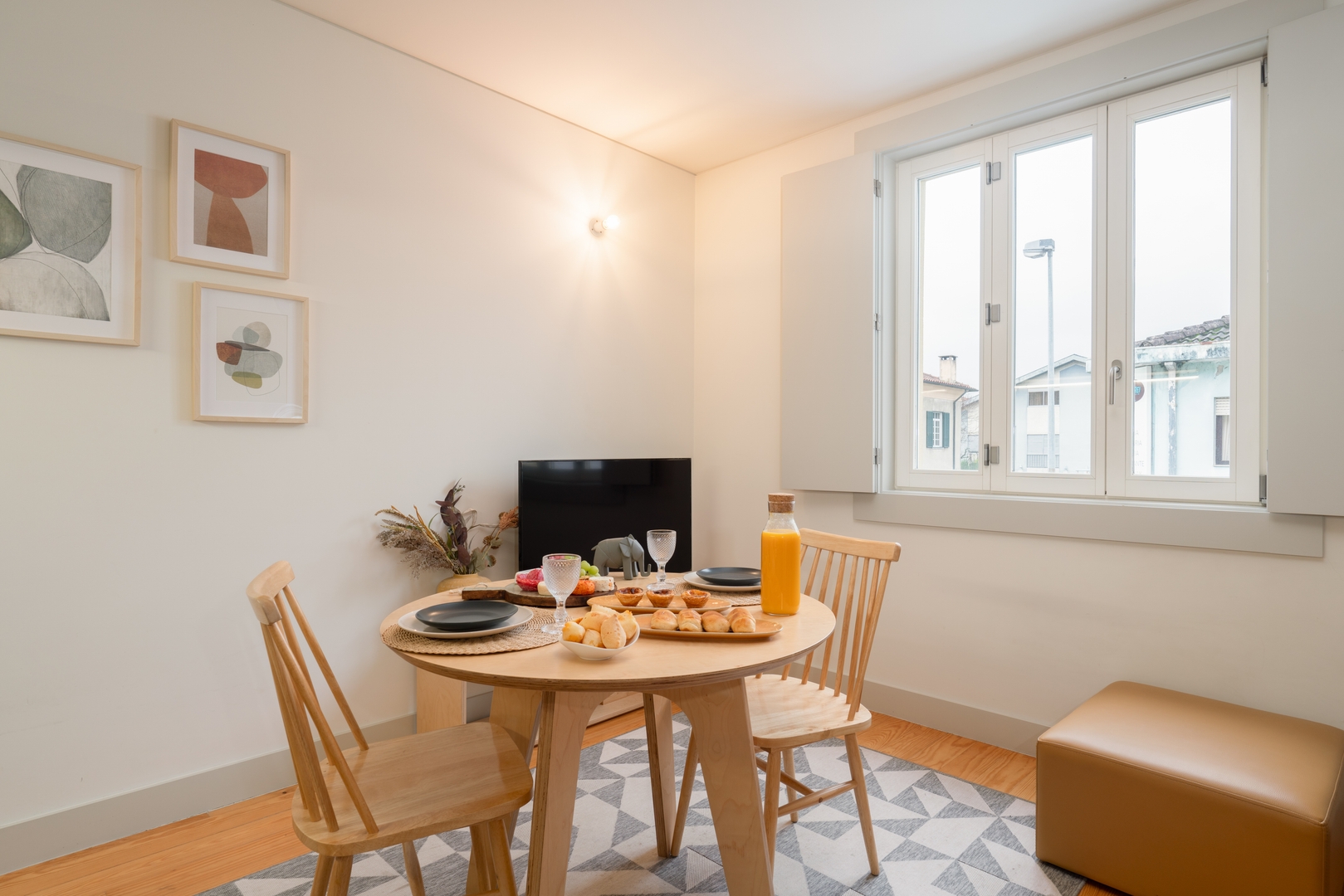 Dual Sunny Studios in Old Guimarães by HostWise 36 Host Wise Booking