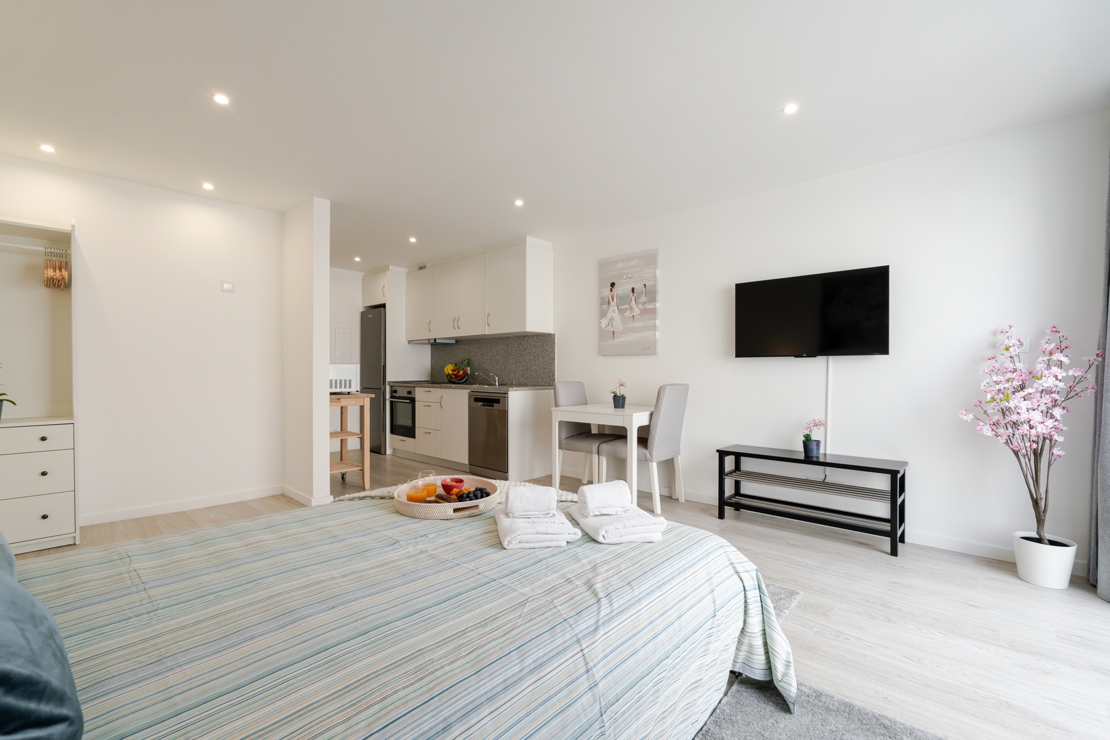 Terrace Studios & Bright Duplex by HostWise 28 Host Wise Booking