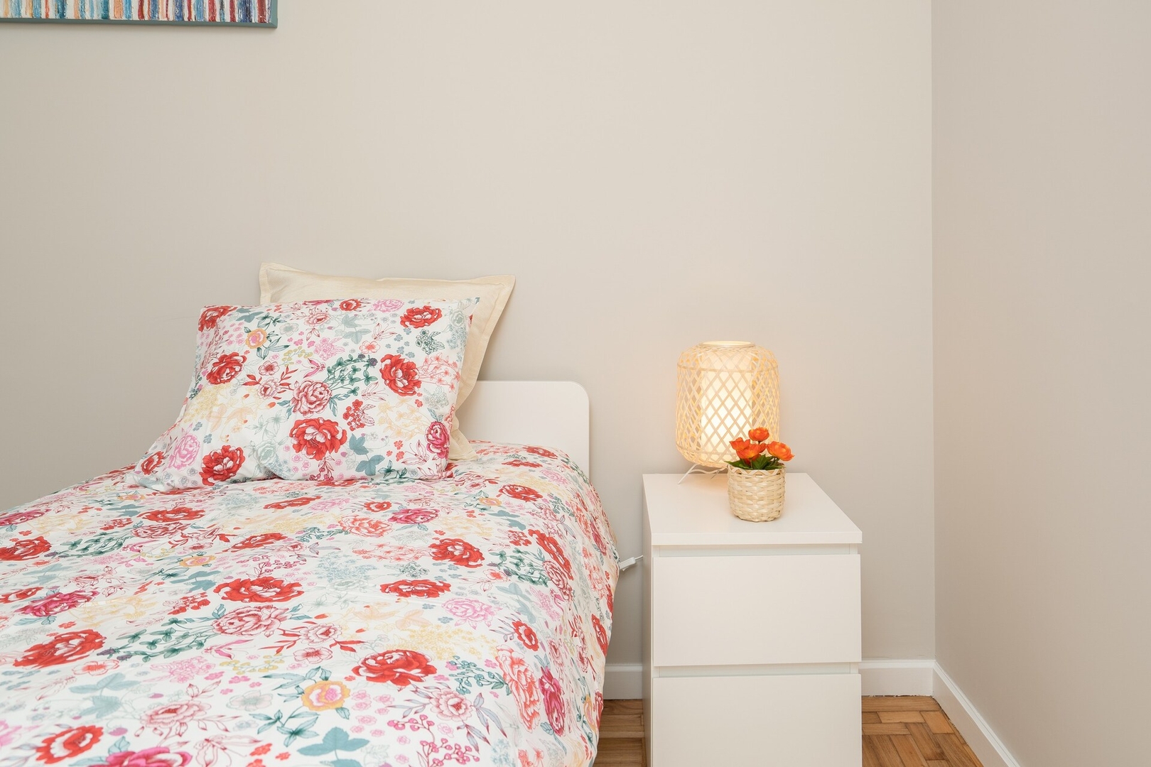 HostWise - Deluxe Bright Flat w/ Netflix 28 Host Wise Booking