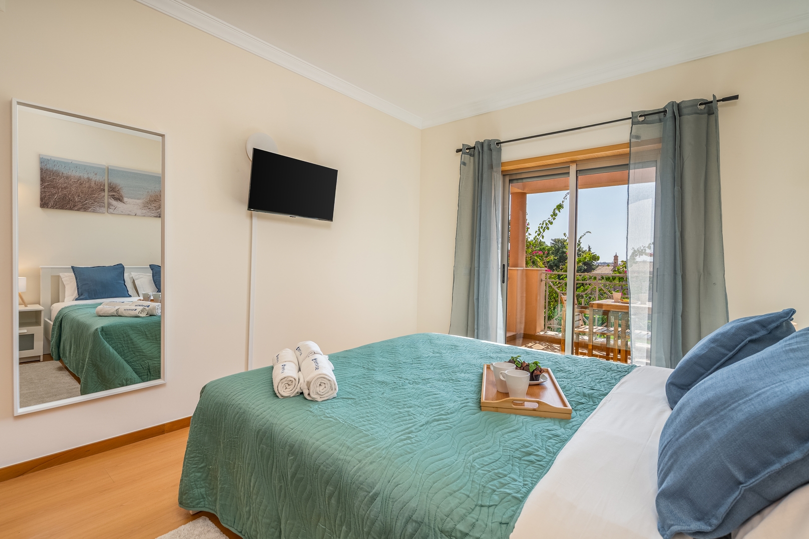 Sunny House with Jacuzzi and Pool by HostWise 6 Host Wise Booking