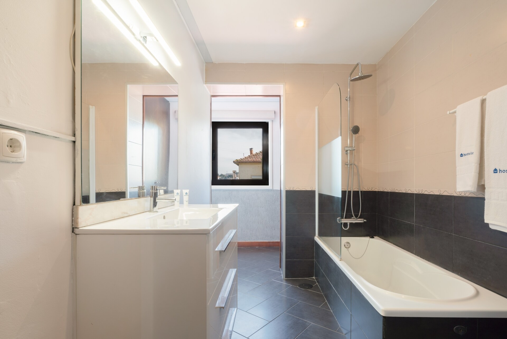 Host Wise - Charming Spacious Duplex House 25 Host Wise Booking