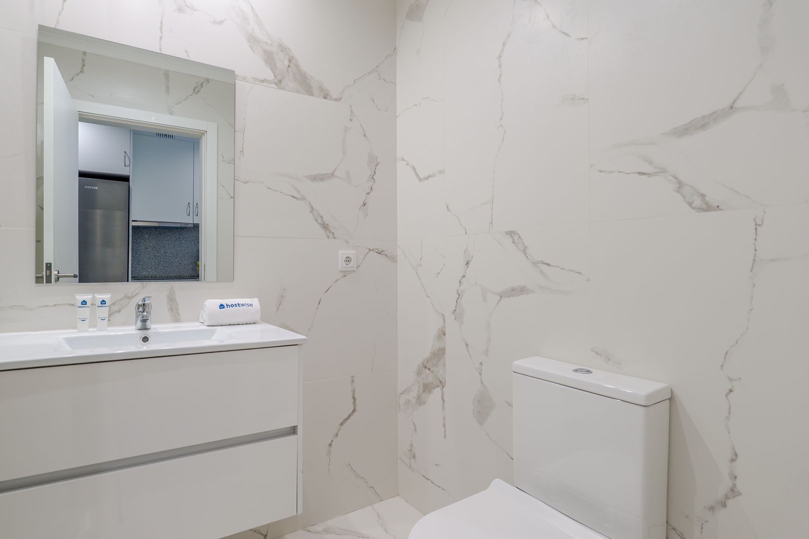 Terrace Studios & Bright Duplex by HostWise 39 Host Wise Booking