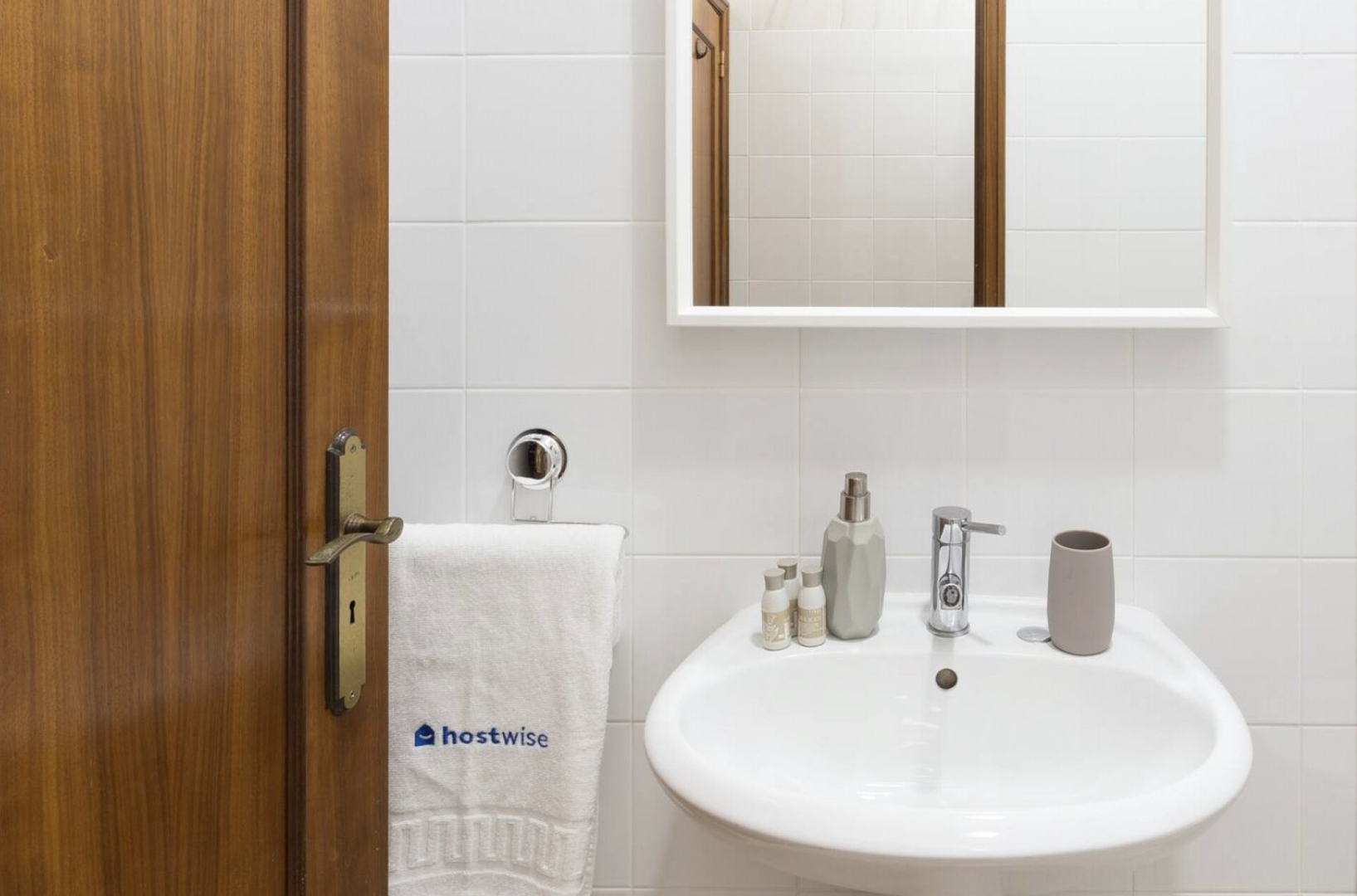 Host Wise - Central Comfy Flat 26 Host Wise Booking