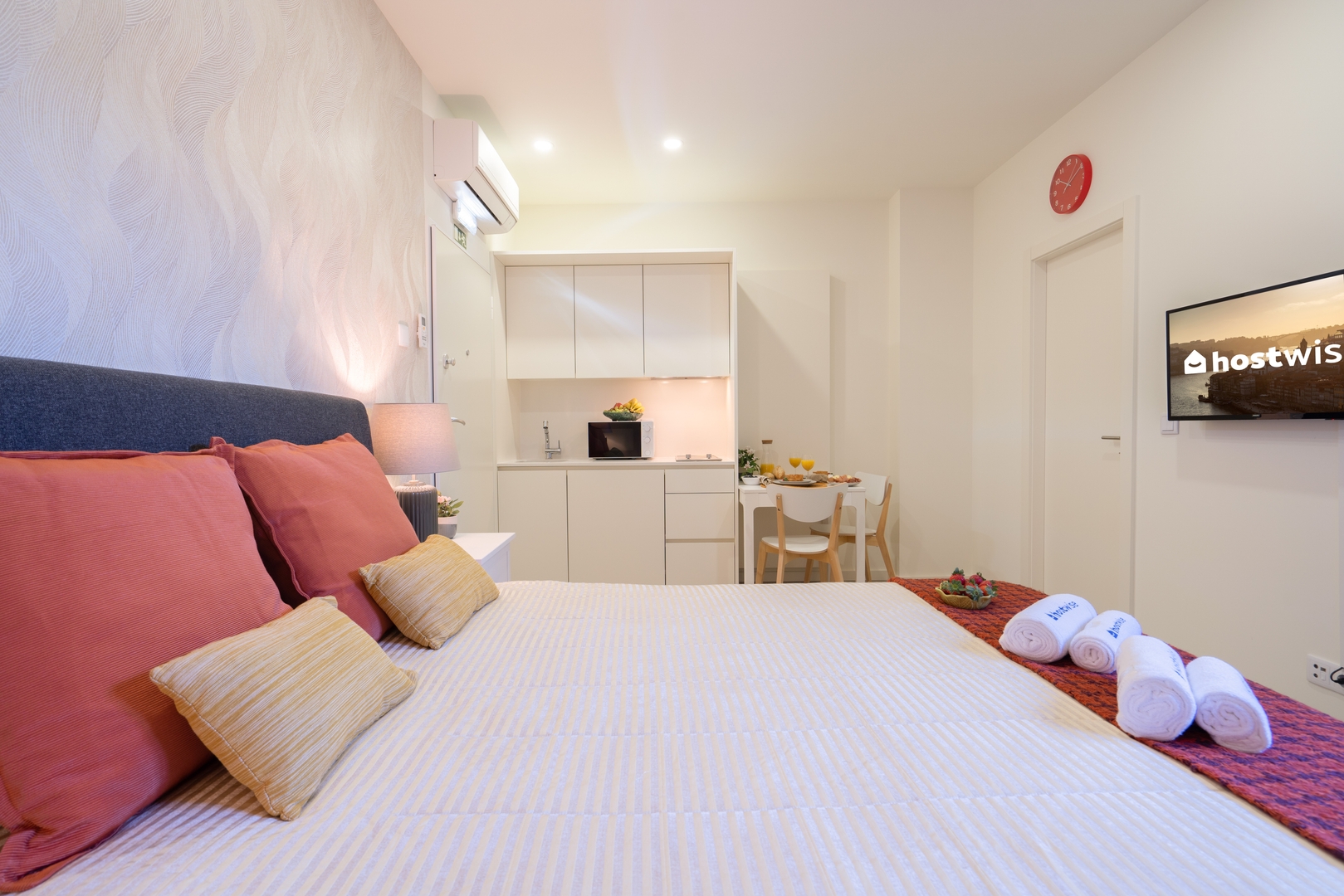 Bright Studios with Patios in Porto by HostWise 36 Host Wise Booking