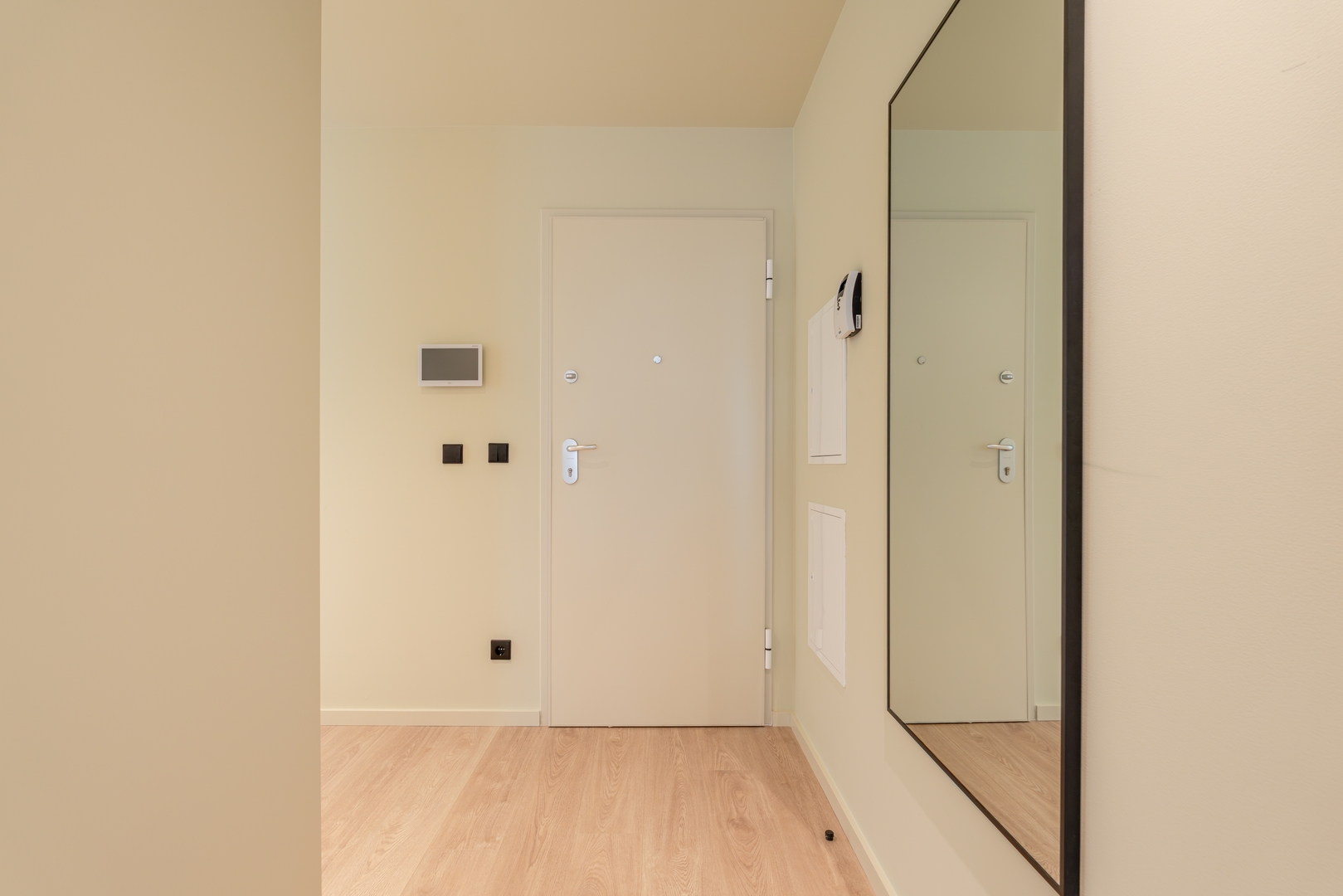 HostWise - Stylish Flat with Terrace & Garage 29 Host Wise Booking