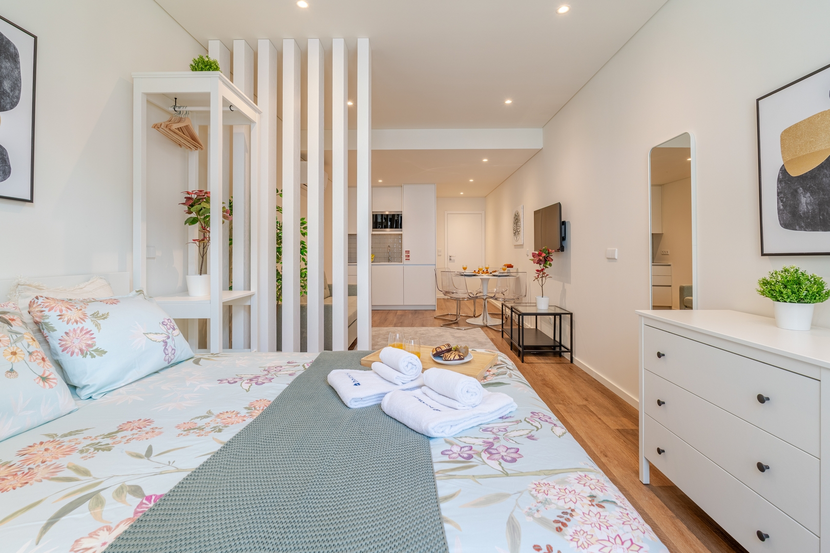 Marquesa Palace | Balcony by HostWise 6 Host Wise Booking