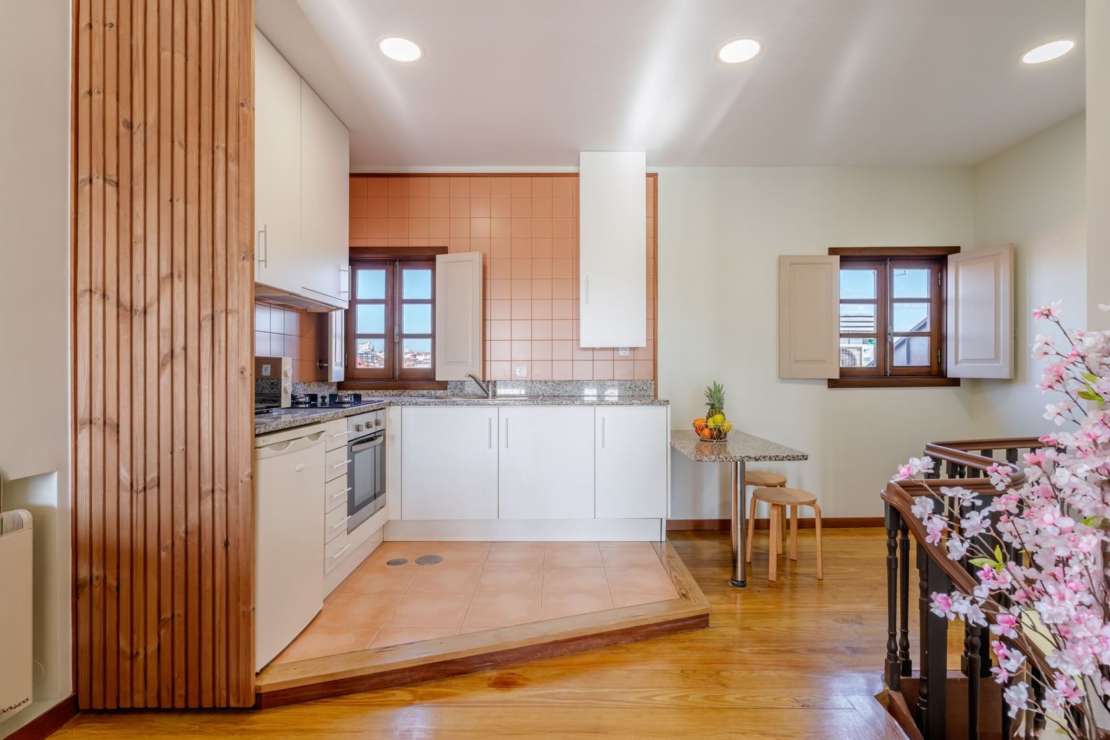 HostWise - Bright & Airy Flat w/ Balcony 1 Host Wise Booking