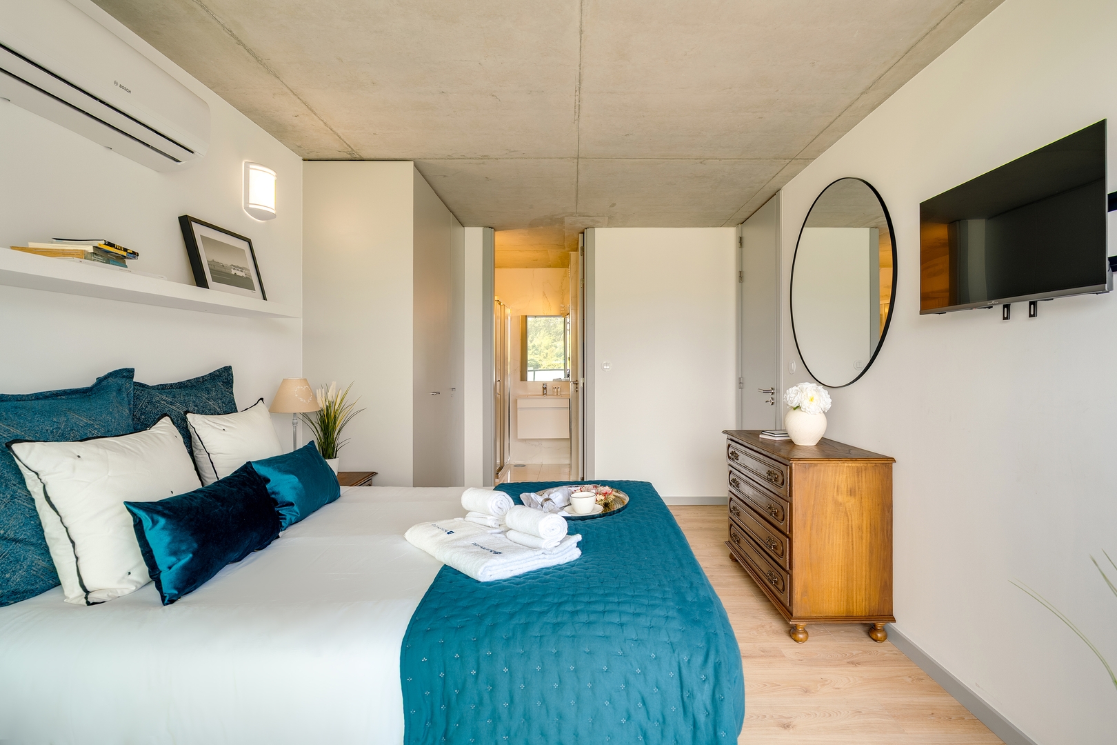 Lovely Flat w/ Balcony, Pool & Garage by HostWise 10 Host Wise Booking